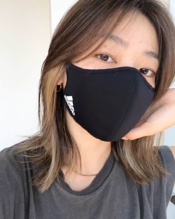 岩崎志保のインスタグラム：「𝗪𝗔𝗦𝗛.𝗗𝗥𝗬.𝗥𝗘𝗨𝗦𝗘.♻️🖤  💇🏻‍♀️ @hm.minori  ハイライトとってもお気に入り、仕事柄髪をくくることが多いからアップスタイルするのがより楽しくなった！」