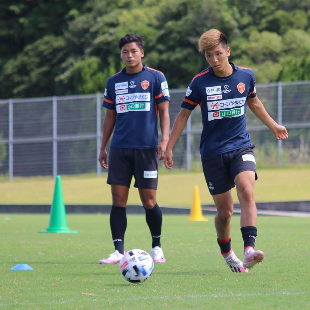 レノファ山口FCさんのインスタグラム写真 - (レノファ山口FCInstagram)「8月26日　トレーニング #renofa #レノファ山口 #イウリ #高井和馬 #古賀俊太郎 #小松蓮 #武岡優斗 #安在和樹 #田中パウロ淳一 #佐藤健太郎」8月26日 14時38分 - renofa_yamaguchi