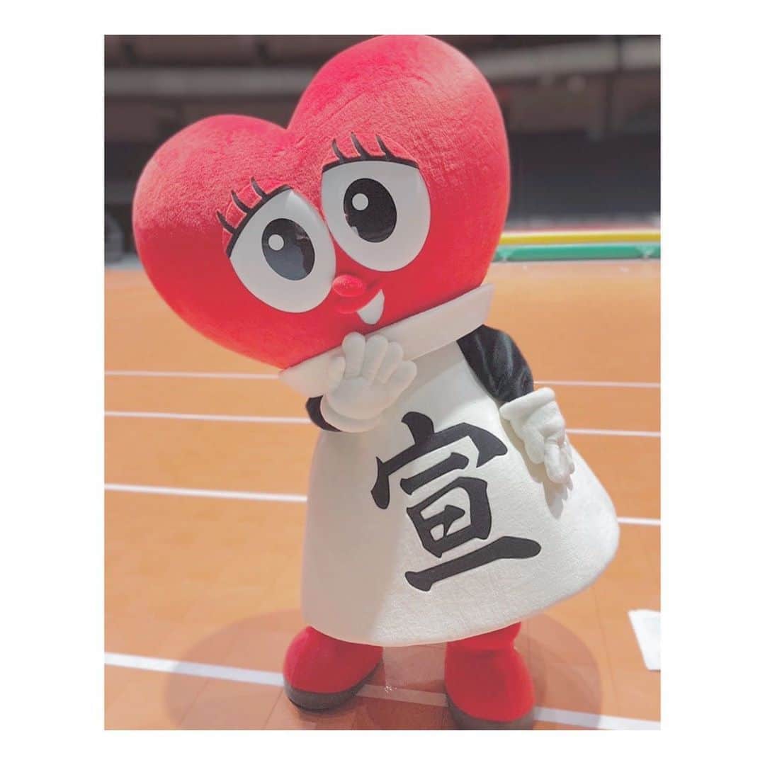 辻野かなみのインスタグラム：「❤︎﻿ ﻿ 8月26日‼︎﻿ 「トゥモロー最強説‼︎」発売日🎉﻿ ﻿ 皆さんもぅ、GETしてくださいましたか？？🥳﻿ ﻿ ﻿17時から公式YouTubeで生配信❣️  お楽しみに〜♪  #パブりん #ゆるキャラグランプリ2020 参戦中！ #投票期間が約1ヶ月を切りました #1日1パブりん よろしくお願いします🥰 #発売日　#トゥモロー最強説‼︎ #ゆるキャラグランプリ﻿ #instagood #instalike #followme」