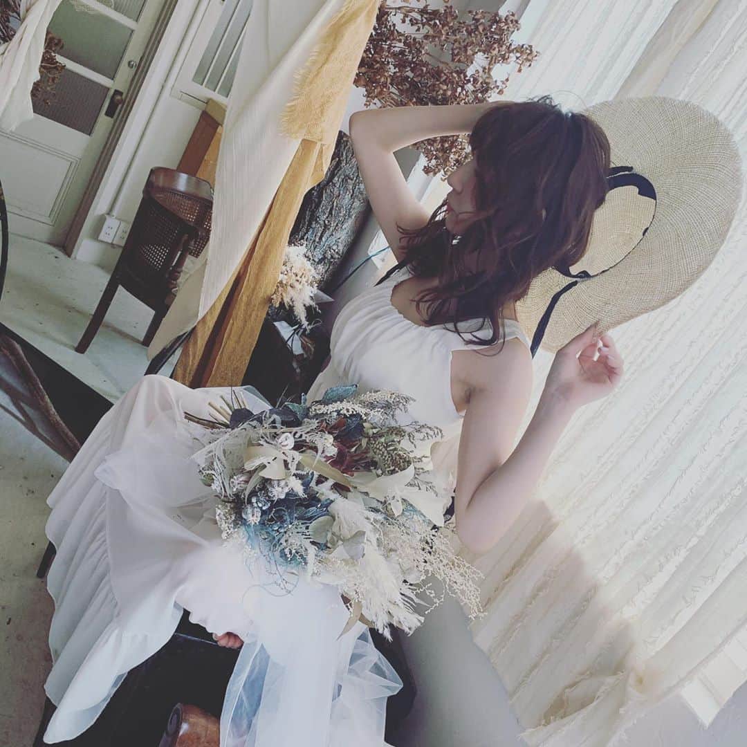 秋葉のぞみさんのインスタグラム写真 - (秋葉のぞみInstagram)「.  ⒽⒺⓁⓁⓄ🌷✨ . . . 麦わら帽子👒に white code 👗が好きです。  . . . #love #fashion #夏コーデ  #summerfashion」8月26日 15時09分 - akiha_nozomi_official