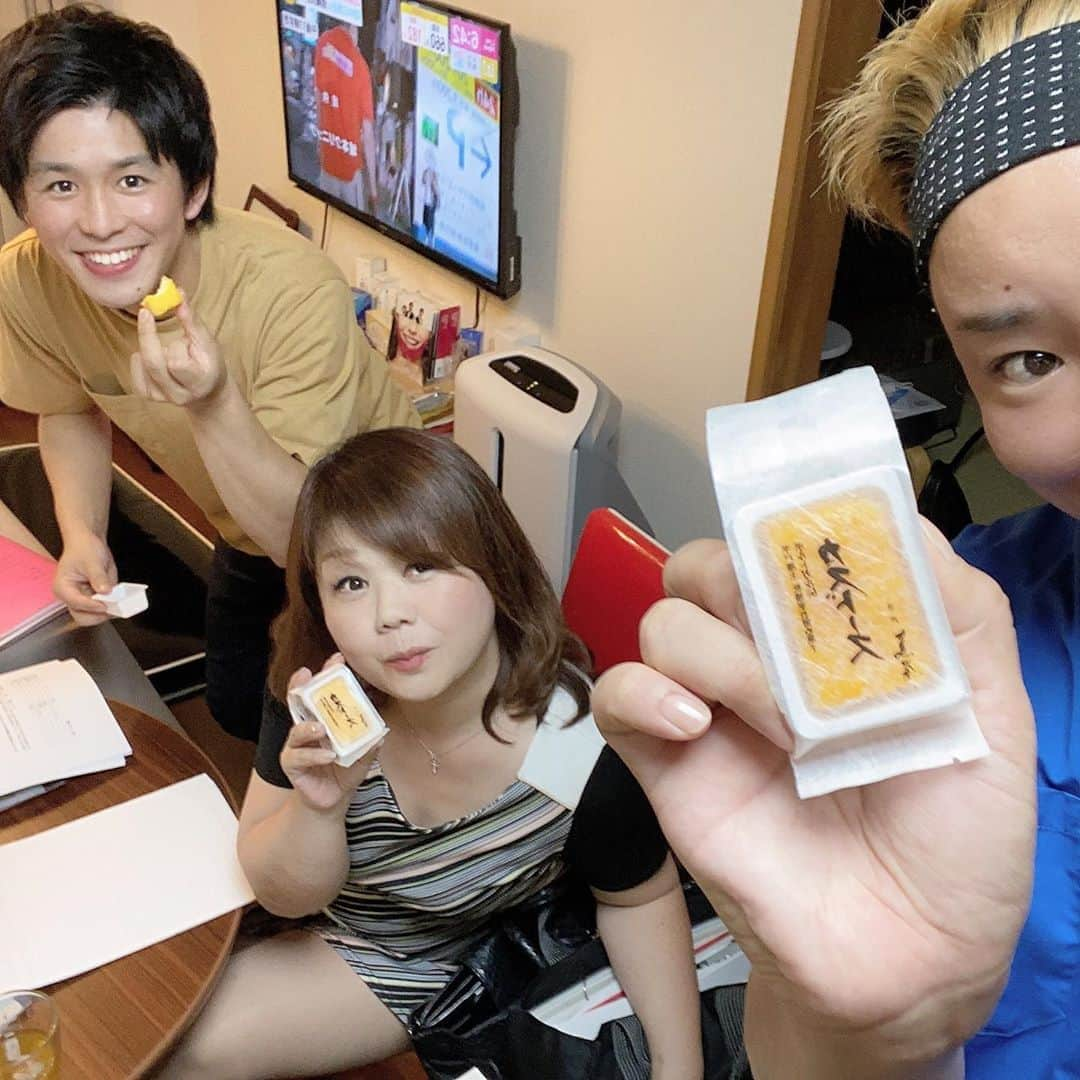 楽しんごさんのインスタグラム写真 - (楽しんごInstagram)「長崎のKATSU君から カスドース頂きました💖  1番大好きなお菓子😘 心からありがとう  #カスドース#平戸蔦屋 #長崎」8月26日 15時16分 - tanoshingo.official