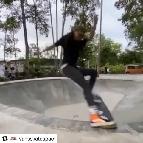 開心那のインスタグラム：「🌴cocona*☻ Today is my 12th birthday!🦄🎂🤪✌️ #Repost @vansskateapac with @make_repost ・・・ @cocona.hiraki ripping transition at just 11 years old.🤘🇯🇵🏁 @vansjapan   Followed by some back to back moves with @ri9to.watanabe 🤯」