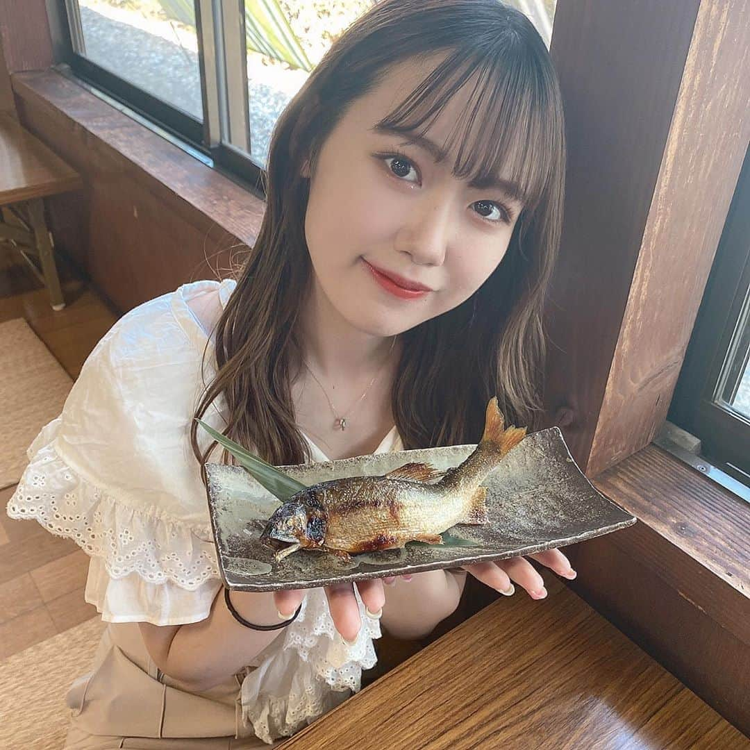 服部有菜さんのインスタグラム写真 - (服部有菜Instagram)「🐟🐟🐟 . . この前大好きな''鮎''を食べてきた〜！🐟 ついいっぱい食べちゃった、、 美味しかった〜〜（ ; ; ）♡ . . #岐阜 #美濃観光ヤナ #ヤナ #鮎」8月26日 15時34分 - yuna__0330.48