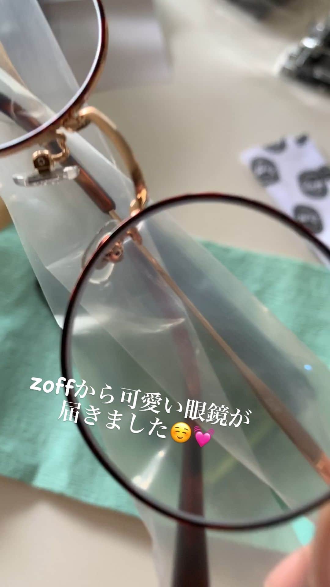 高嶋香帆のインスタグラム：「@zoff_eyewear  #zoffclassic   Zoffの新作眼鏡が可愛すぎる！🥺」