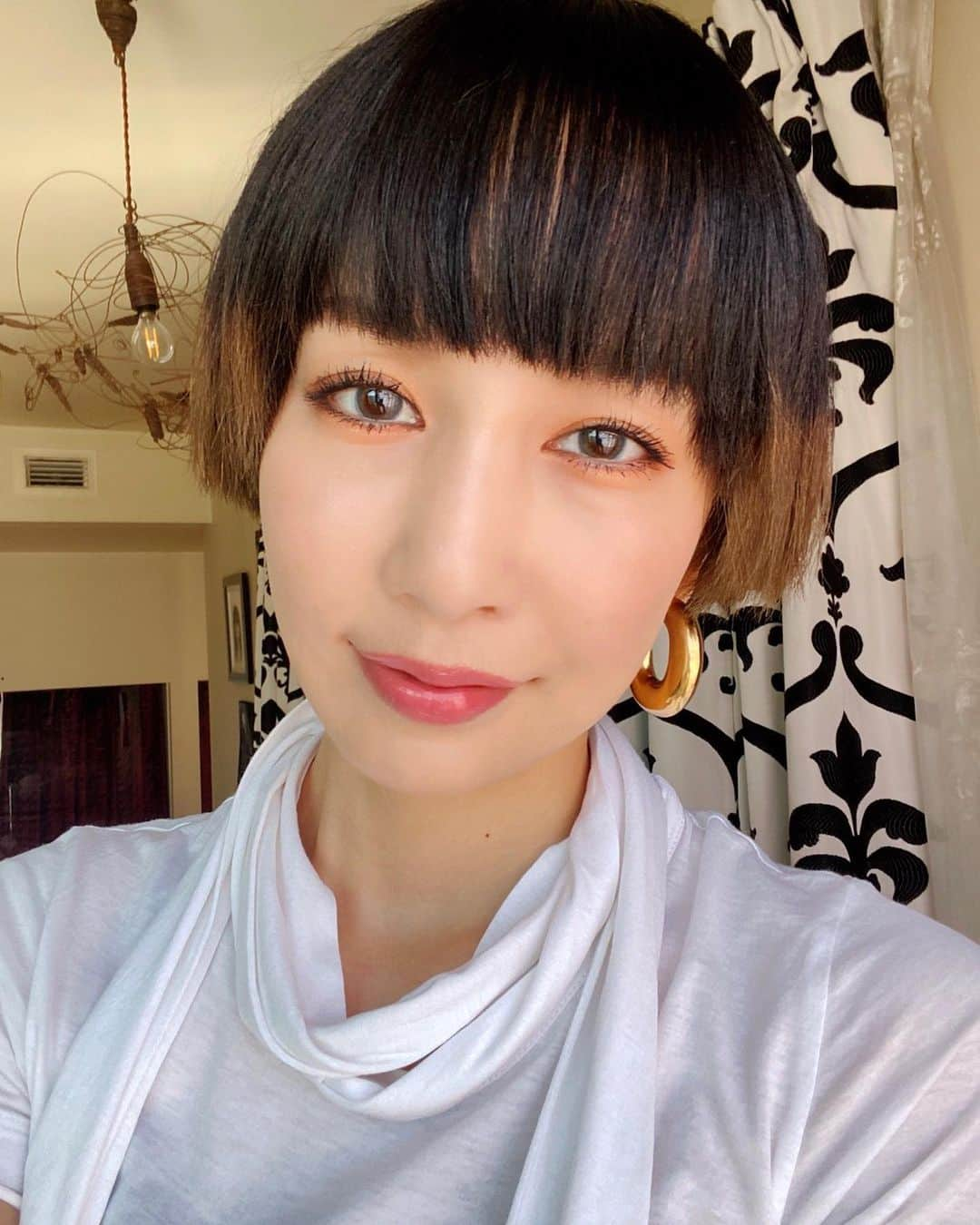 中島美嘉さんのインスタグラム写真 - (中島美嘉Instagram)「. 久しぶりに 前髪切った！  @fons_horikawa @fons_hair」8月26日 15時39分 - mikanakashima_official