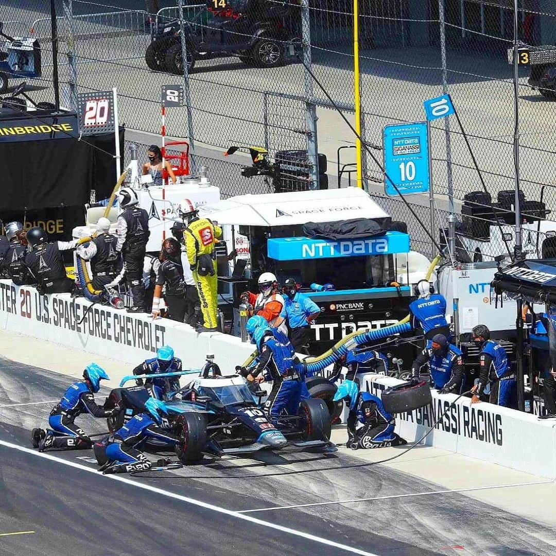 NTTさんのインスタグラム写真 - (NTTInstagram)「. . @chipganassiracing #10car teammates⛽️ . @indianapolismotorspeedway @indycar #10 @frosenqvist #felixrosenqvist #nttdata #nttdataservices #indy500 #🏎 #⛽️」8月26日 15時42分 - nttgroup_official