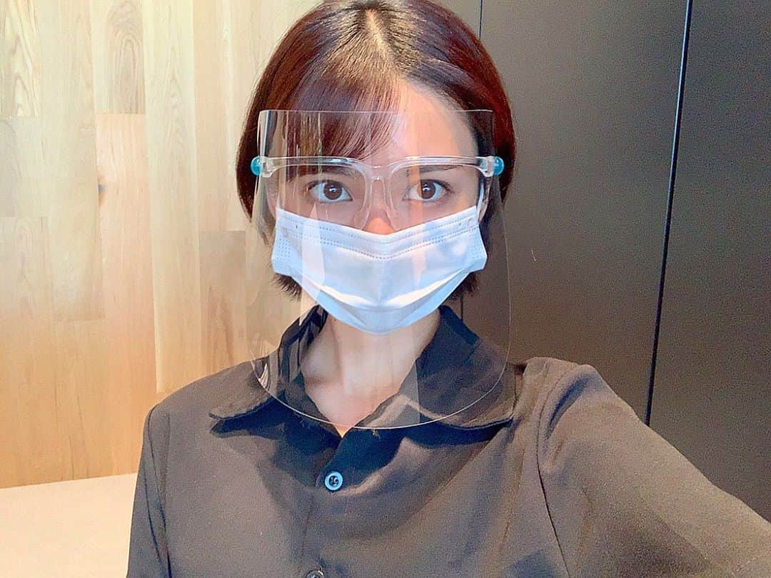 のインスタグラム：「. . フェイスシード付けたら なんか強そう💪💪💪 . #対策バッチリ #でもマスクも付けると #だんだん曇っていく」
