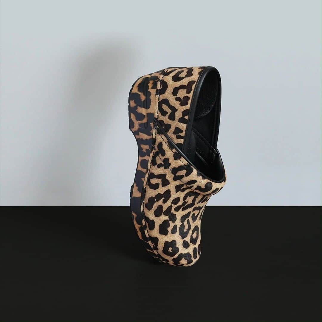 ダンスコのインスタグラム：「Professional gone wild. Shop the Professional in leopard print haircalf on our website now!」