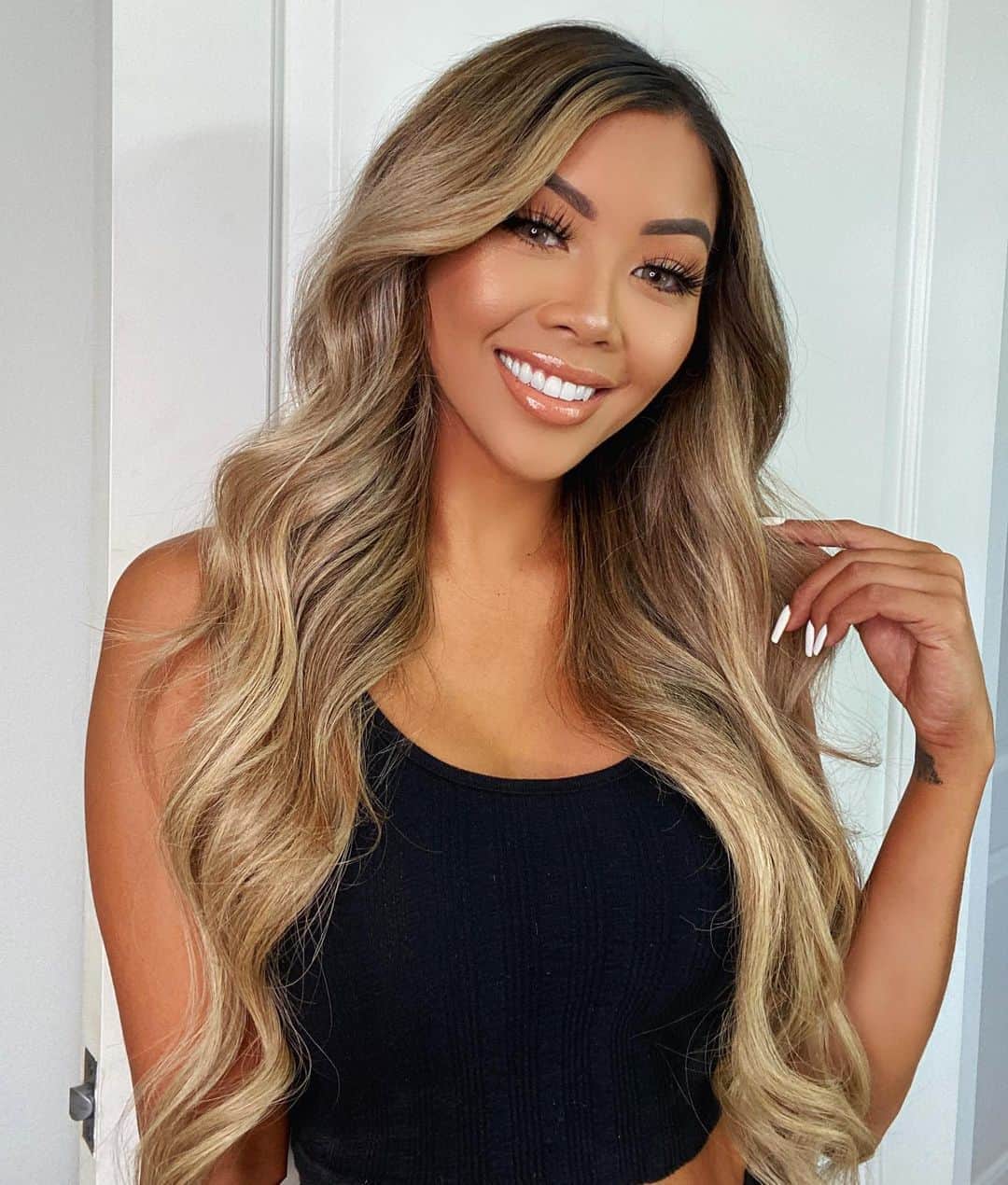 リアン Vのインスタグラム：「Long wavey hair using @ghd_northamerica white platinum + styler 😍🔥 What do you think? Use my code LIANEGHD25 to get 25% off select products and sets #ghdambassador #ad」