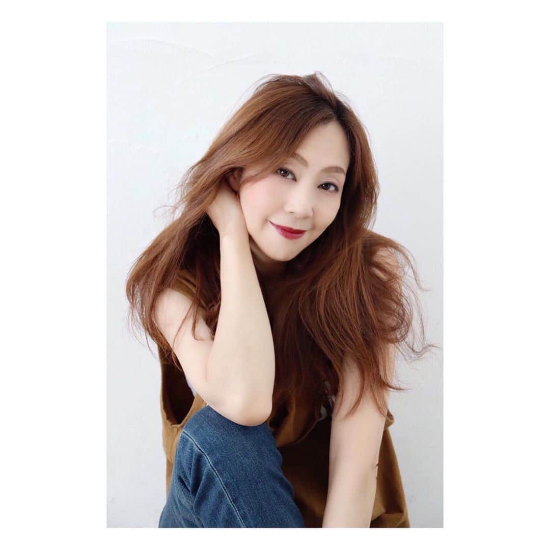 のインスタグラム：「・ 皆さま、おはようございま〜す♬ 本日はオフshotですっ❤︎ ティシャツ＋デニムで思いっきりカジュアルコーデ♬ あまりブラウンって着ないからこのトップスが新鮮〜♬ それに…この暑すぎる夏には ノースリーブがすごく心地良かった♬ 実はこのpic… 同じ事務所のモデルちゃんに撮ってもらったの〜♬ カメラ練習とはいえいっぱい撮ってもらえて めちゃくちゃ楽しくて嬉しかった〜🙌 まだ他のpicもあるのでまたpostさせてくださいね〜♬ ・ #デニム#撮影#モデル#大原由美子#model#関西モデル#神戸モデル#カジュアルコーデ#写真を撮るのが好きな人と繋がりたい #fashion#アパレルモデル#お洒落さんと繋がりたい#ファッションモデル#fashionmodel#サロモ#jaiguru#模特#インフルエンサー になりたい#写真家さんと繋がりたい#Japanesemodel#모델#カメラマンさんと繋がりたい #webモデル#fashion#写真好きな人と繋がりたい#ファインダー越しの私の世界 #被写体#ootd #ティシャツ#💄」