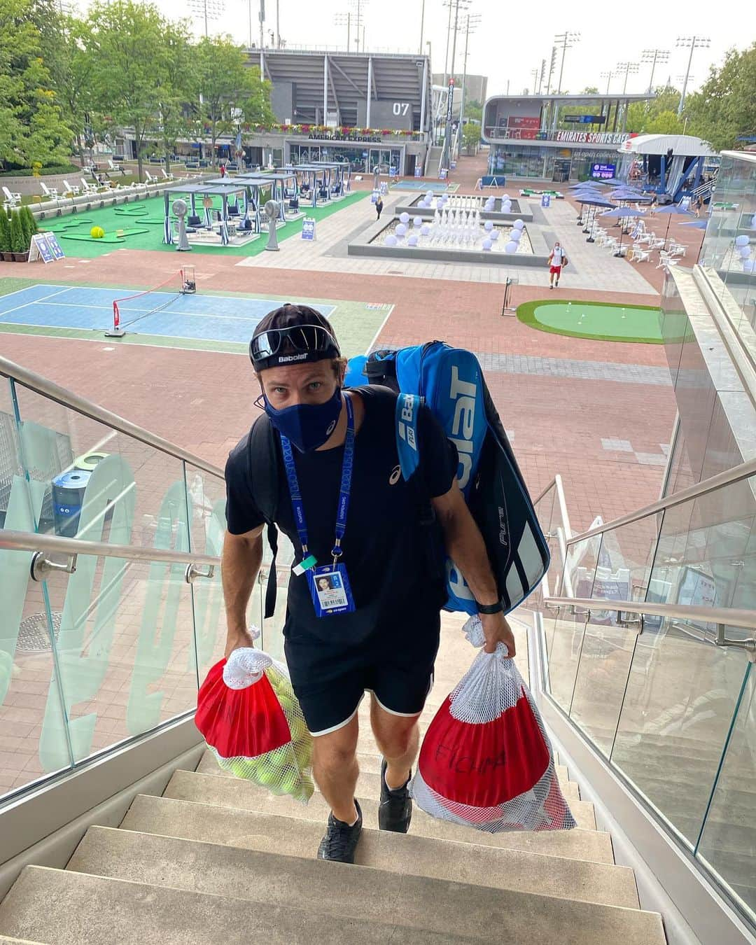 ディラン・モスコビッチのインスタグラム：「My accreditation says “coach” but its clear why she really brings me to tournaments.  . #packhorse #sherpa #usopen @wta @usopen #bubblelife #covid19 #newnorm」