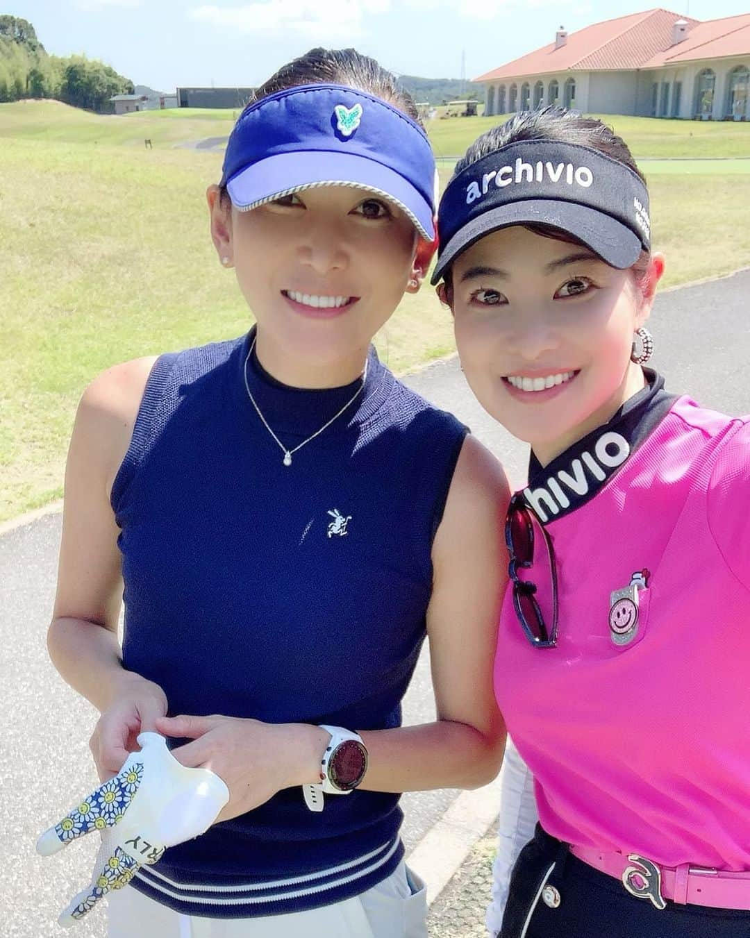 吉田玲奈さんのインスタグラム写真 - (吉田玲奈Instagram)「今季一番暑かった灼熱golf⛳️えみちゃんが飛距離めっちゃ伸びてて素晴らしいーーっ👍✨ とりあえず100は切った😅熱くてもうどーでも良くなるのをなんとかしたい💦  #8月ゴルフ #灼熱ゴルフ #新作ウエア #archivio #アルチビオ  #ピンクコーデ #eyevollife2020  #eyevol  #アイヴォル #bushnellgolf #ゴルフ女子  #ゴルフウェア #ゴルフコーデ #ゴルフ大人女子 #golf #golfstagram  #golfgirl  #golfwear  #ゴルフ好き  #楽しかった #氷嚢必須  #覆面ゴルファー #ごるふ女子  #ゴルフ大人女子 #reinagolf」8月26日 7時36分 - reina.yoshida.ciel.1218