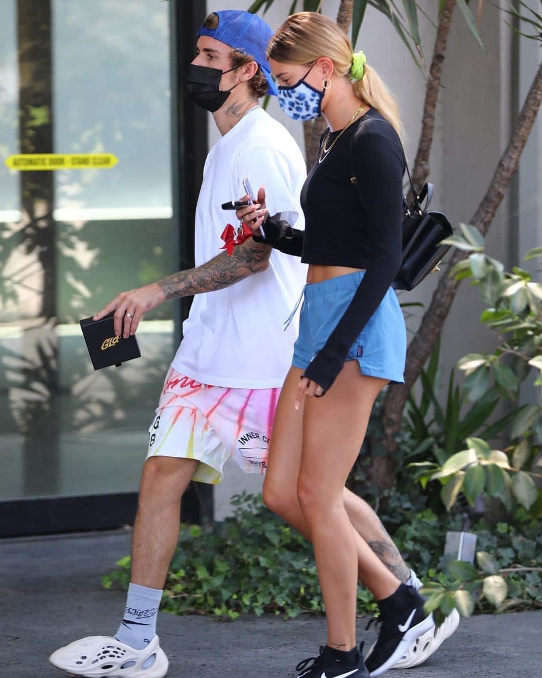 Just Jaredさんのインスタグラム写真 - (Just JaredInstagram)「@justinbieber and @haileybieber hold hands after a Tuesday afternoon lunch date in L.A. #JustinBieber #HaileyBieber Photos: Backgrid」8月26日 7時42分 - justjared