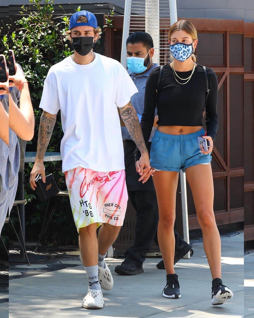 Just Jaredさんのインスタグラム写真 - (Just JaredInstagram)「@justinbieber and @haileybieber hold hands after a Tuesday afternoon lunch date in L.A. #JustinBieber #HaileyBieber Photos: Backgrid」8月26日 7時42分 - justjared