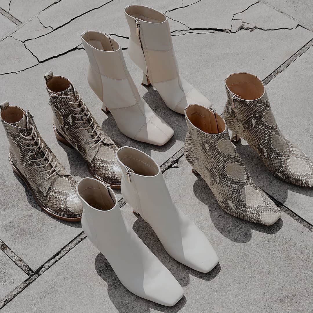 サムエデルマンのインスタグラム：「Boots to take you from summer to fall. Tap to shop.  Now available at samedelman.com #SamEdelman #FORCESOFNATURE #PreFall2020」