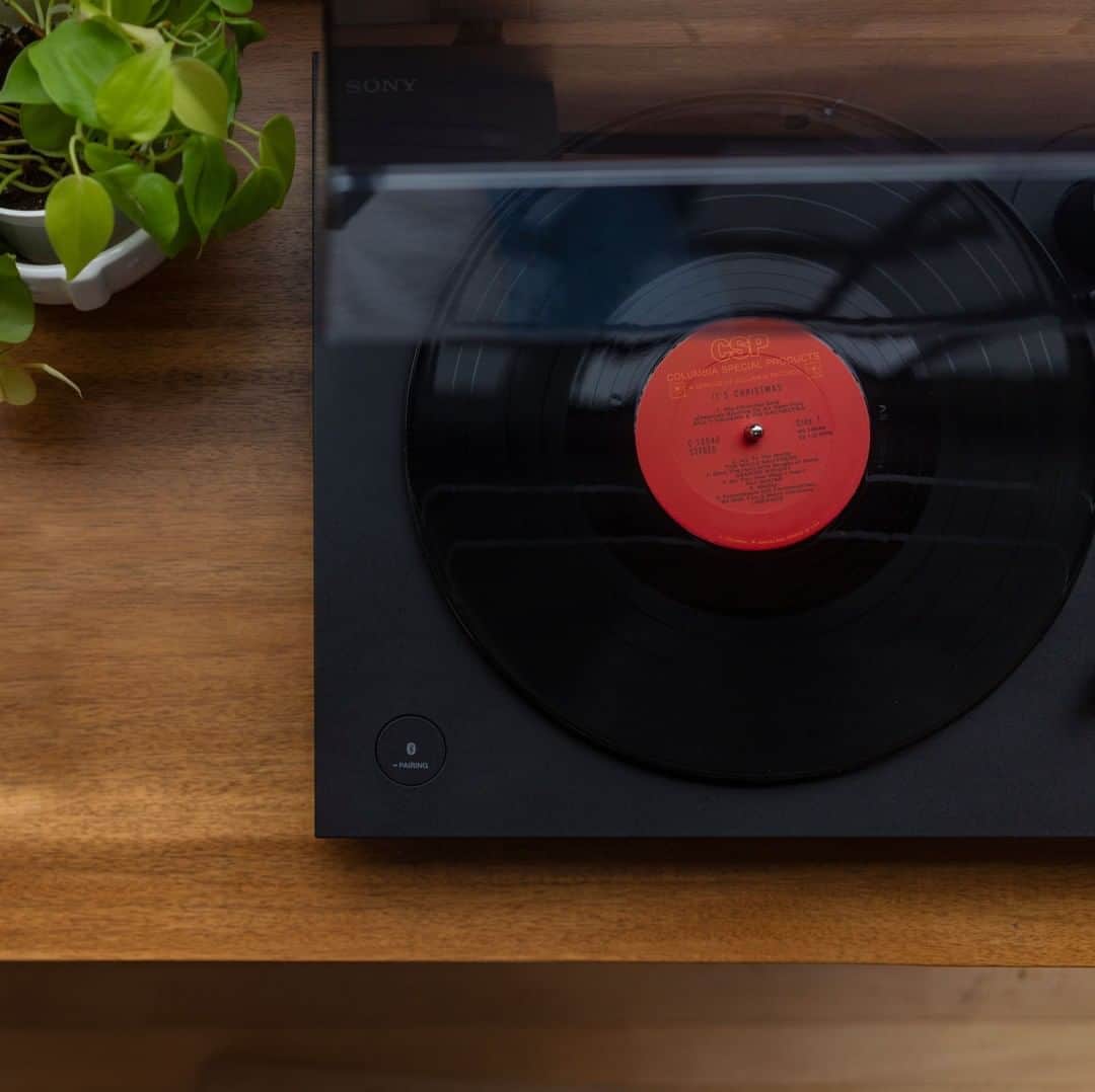 sonyさんのインスタグラム写真 - (sonyInstagram)「Spin your favorite music at the touch of a button. (The LX310BT Bluetooth Turntable). #SonyAudio」8月26日 8時48分 - sonyelectronics