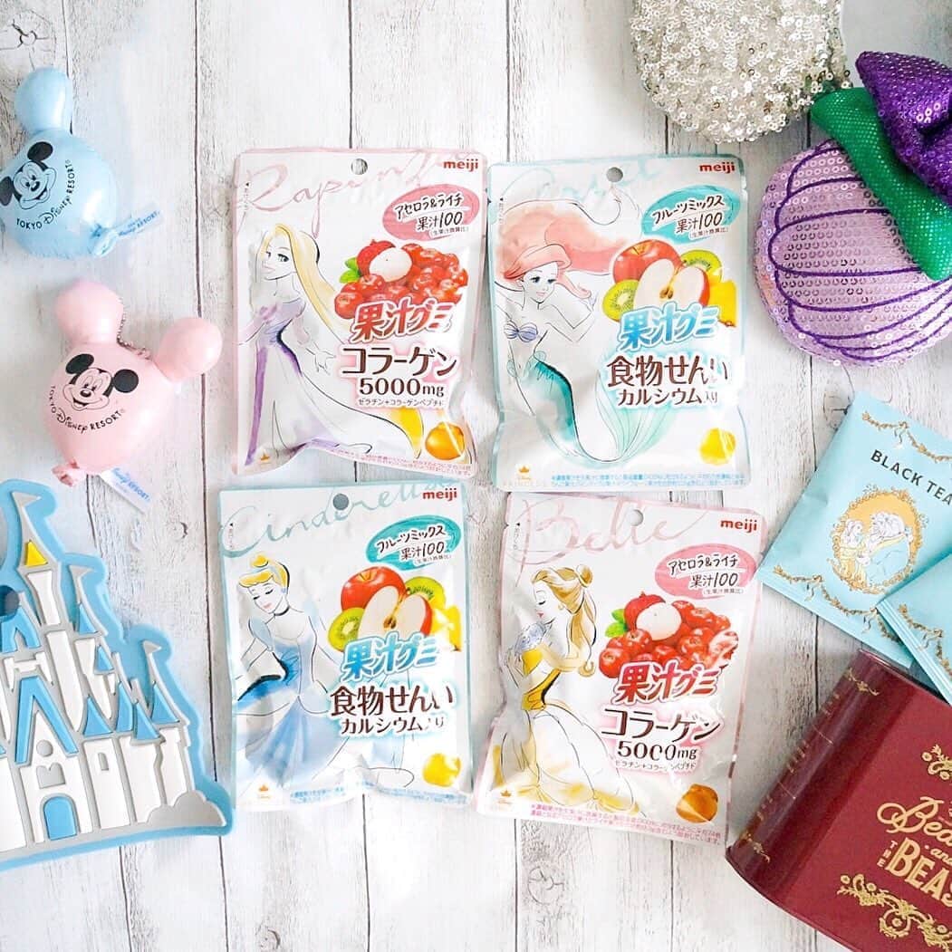 のインスタグラム：「🍬🏰🍬🏰🍬🏰🍬🏰🍬﻿ ﻿ meiji✖️disney﻿ 果汁グミやっと全種類集めた💓﻿ ﻿ アセロラライチ味とフルーツミックス味❣️﻿ 私はコンビニで見つけたよ🎈﻿ ﻿ これは完全にパケ買いしてしまう😻﻿ 果汁グミなので味はもちろん美味しい💓💓﻿ ﻿ ＊﻿ ＊﻿ ＊﻿ ﻿ #果汁グミ #明治 #ディズニーコラボ #ディズニープリンセス #シンデレラ #美女と野獣 #アリエル #ラプンツェル #ディズニーデザイン #コンビニお菓子 #ディズニーグッズ #ディズニー好きな人と繋がりたい #ディズニーアイテム #置き画くら部 #ディズニーフード #meiji #disneyprincess #disneygoods #disneyfood #disneysweets #cinderella #ariel #beautyandthebeast #rapunzel #mickeyballoons」