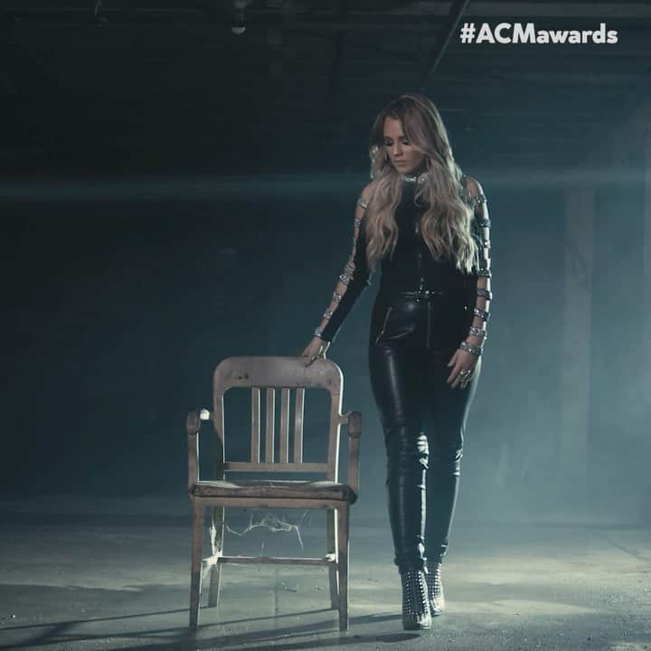 ギャビー・バレットのインスタグラム：「SO excited to announce I will be performing from the @theryman on the @acmawards ✨Watch it all on September 16 at 8/7c on CBS.」