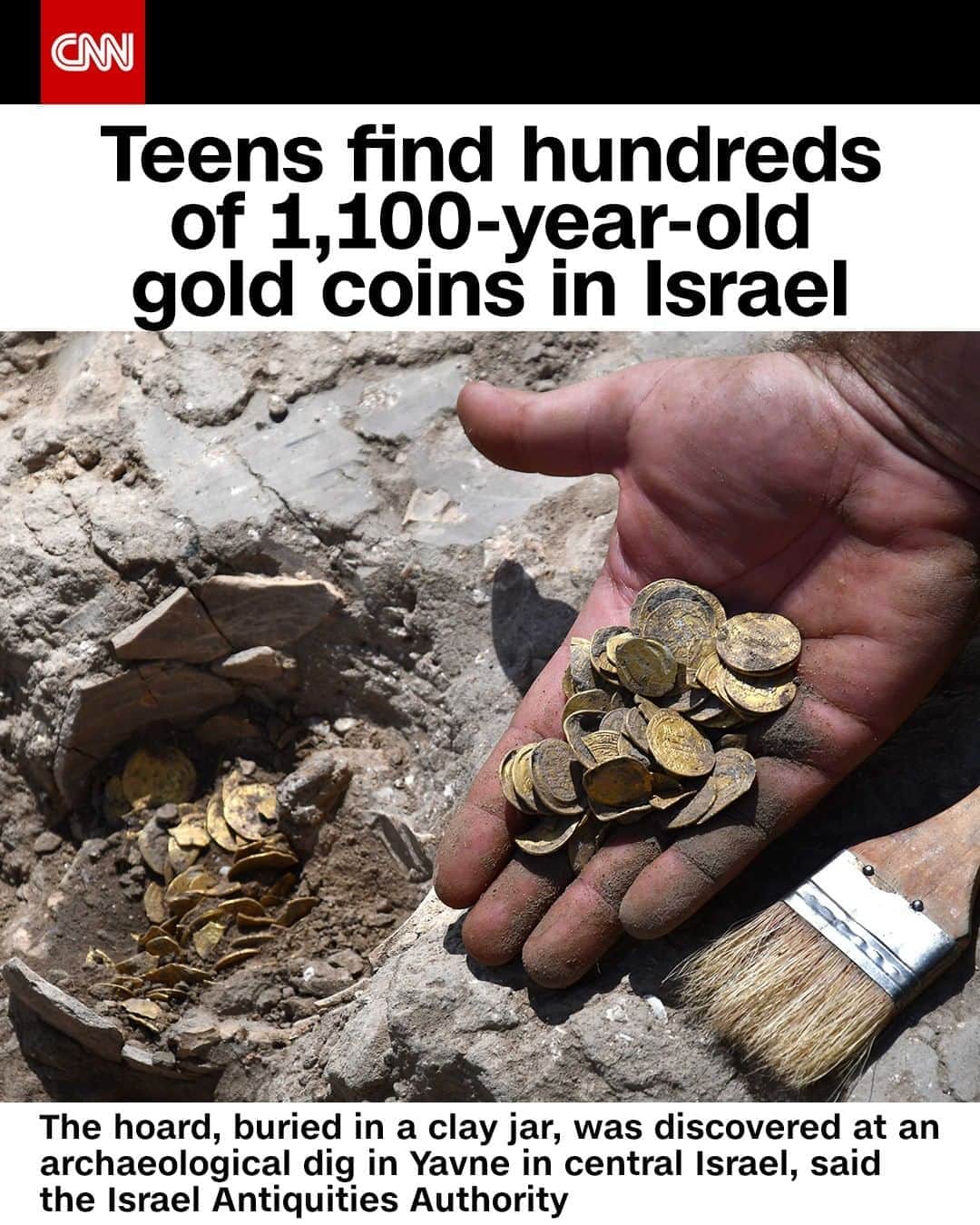 CNNさんのインスタグラム写真 - (CNNInstagram)「Two Israeli teenagers on summer break found a trove of hundreds of 1,100-year-old gold coins in Israel, the Israel Antiquities Authority said Monday. The coins — 425 in all — were made of pure 24-karat gold and weighed nearly two pounds. Finding such a large cache of gold coins is exceedingly rare, the directors of the excavation site have said, since gold was often melted down and reused by later civilizations.⁠ (📸: Yoli Schwartz/Israel Antiquities Authority)」8月26日 9時01分 - cnn