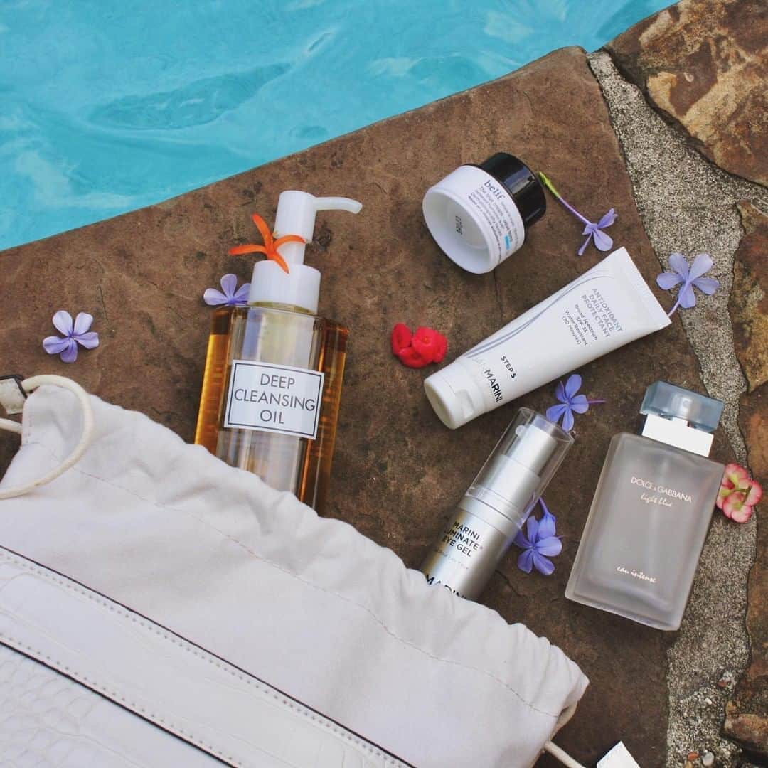 DHC Skincareさんのインスタグラム写真 - (DHC SkincareInstagram)「Poolside essentials 🌊  Deep Cleansing Oil is a summer skincare staple! Our organic olive oil formula is designed to melt everything off your face, from sunscreen to sweat and grime accumulated from the day. This gentle oil cleanser is exactly what your skin needs after a day in the sun!  Save over 20% on all of our oil cleansers, including Deep Cleansing Oil, at DHCcare.com ☝️   📸: @sciencebehindbeauty」8月26日 9時06分 - dhcskincare