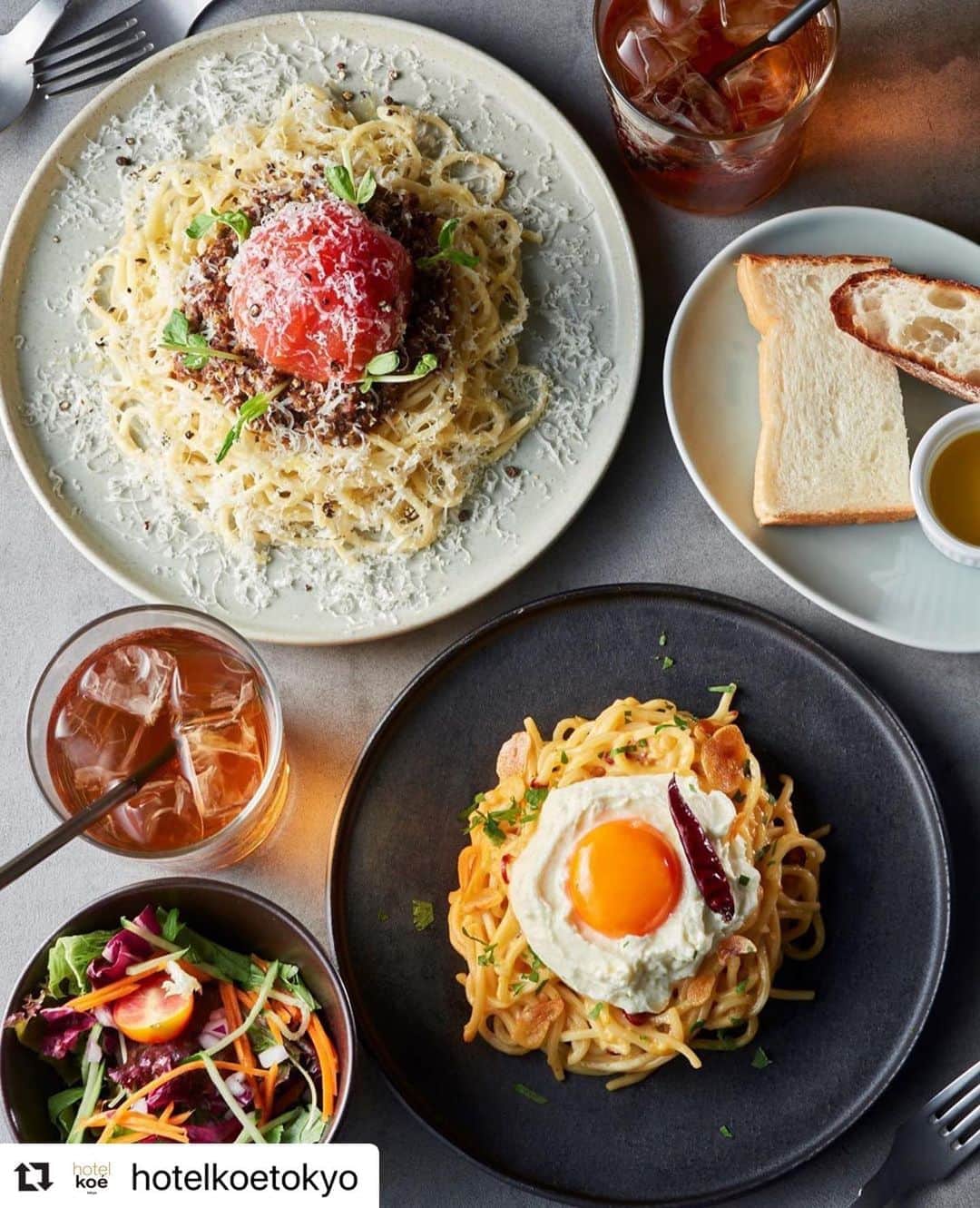コエのインスタグラム：「#Repost @hotelkoetokyo with @make_repost ・・・ ・ koe lobby -seasonal menu- ・ koe lobbyが提案する進化系パスタが9/1(火)〜期間限定で登場！ カルボナーラにペペロンチーノを合わせた新感覚パスタ<とろたまペペロンチーノ>に、トマトを丸ごとトッピングし、崩して食べる事でソースが完成する<じゅわトマボロネーゼ>の2種がラインナップ。 ぜひお楽しみに。 ・ ※現在、新型コロナウイルス感染拡大防止の為、営業時間を縮小して営業しております。 ・ koe lobby 渋谷　(koe shibuya 1F) morning : 7:30~11:00(L.O 10:30) louch&cafe : 11:00〜20:00 (lo.19:30) ・ 〒150-0042 東京都渋谷区宇田川町３−７ tel.03-6712-7257  ・ #koe#koelobby#hotelkoe#tokyo#shibuya#shibuyacafe#japan#bread #morning#breakfast#lunch#bread#pasta #일본 #시부야 #아침 #コエ #コエロビー #ホテルコエ#shibuya #渋谷 #渋谷カフェ#渋谷ランチ#パン#テイクアウト#パスタ#🍝」