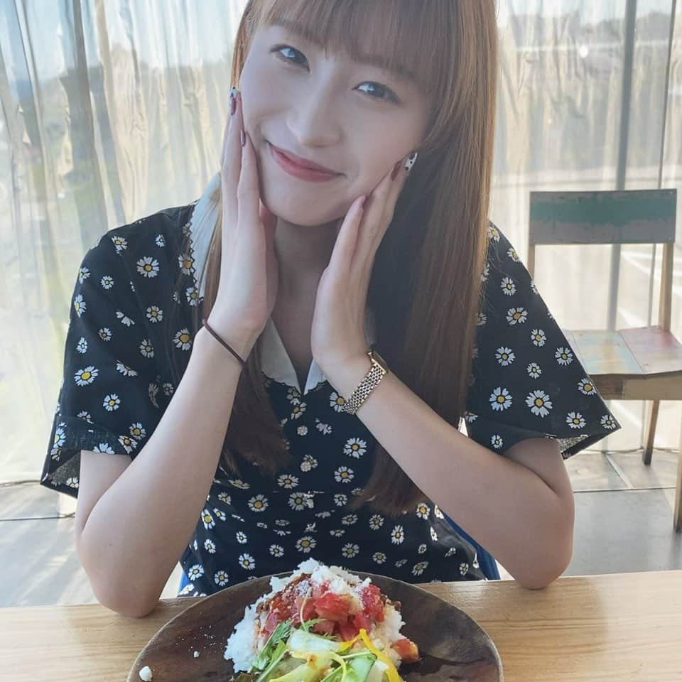 鈴木えりかのインスタグラム：「. lunch🍴 . . . . #タコライス #袖めくれてる #写真見て気付いた #😅 #ランチ #平日ランチ #lunch #cafe #🍴」