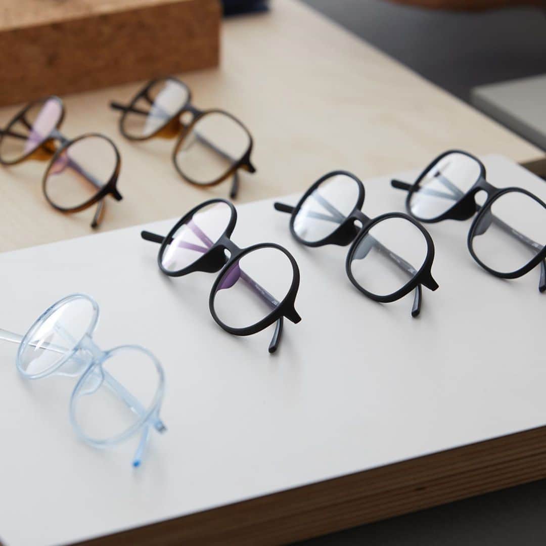 のインスタグラム：「Slim and light with air-like transparency. SUGATA by JINS x Ronan & Erwan. Achieving the minimal form of eyeglasses.  French Industrial Designers, Ronan and Erwan Bouroullec work together on a range of designs from urban planning to furniture and tableware. In their studio in Paris, multiple projects are in progress; drawings, models, textile samples and many other materials. As part of the JINS Design Project Collaboration, discover these light and colorful frames in our newest collection, SUGATA. The inspiration behind the design was having a smooth line from the front to the hinge and attention was given to the curve of the front.」