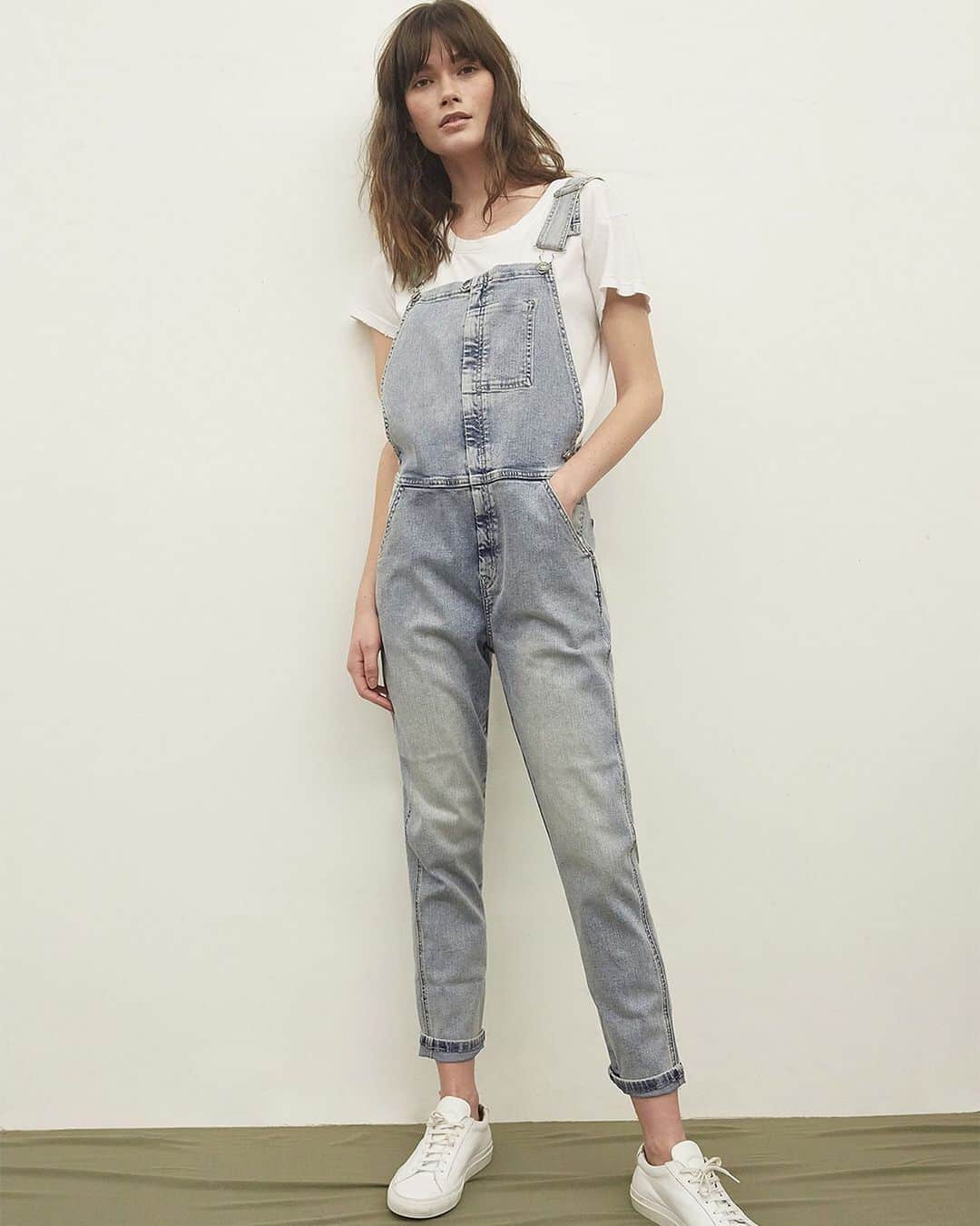 カレントエリオットのインスタグラム：「perfectly faded for a vintage look and cropped at the ankle for easy pairing with just about any shoe, the ranch hand overall is our go-to off duty essential / shop via the link in our bio」