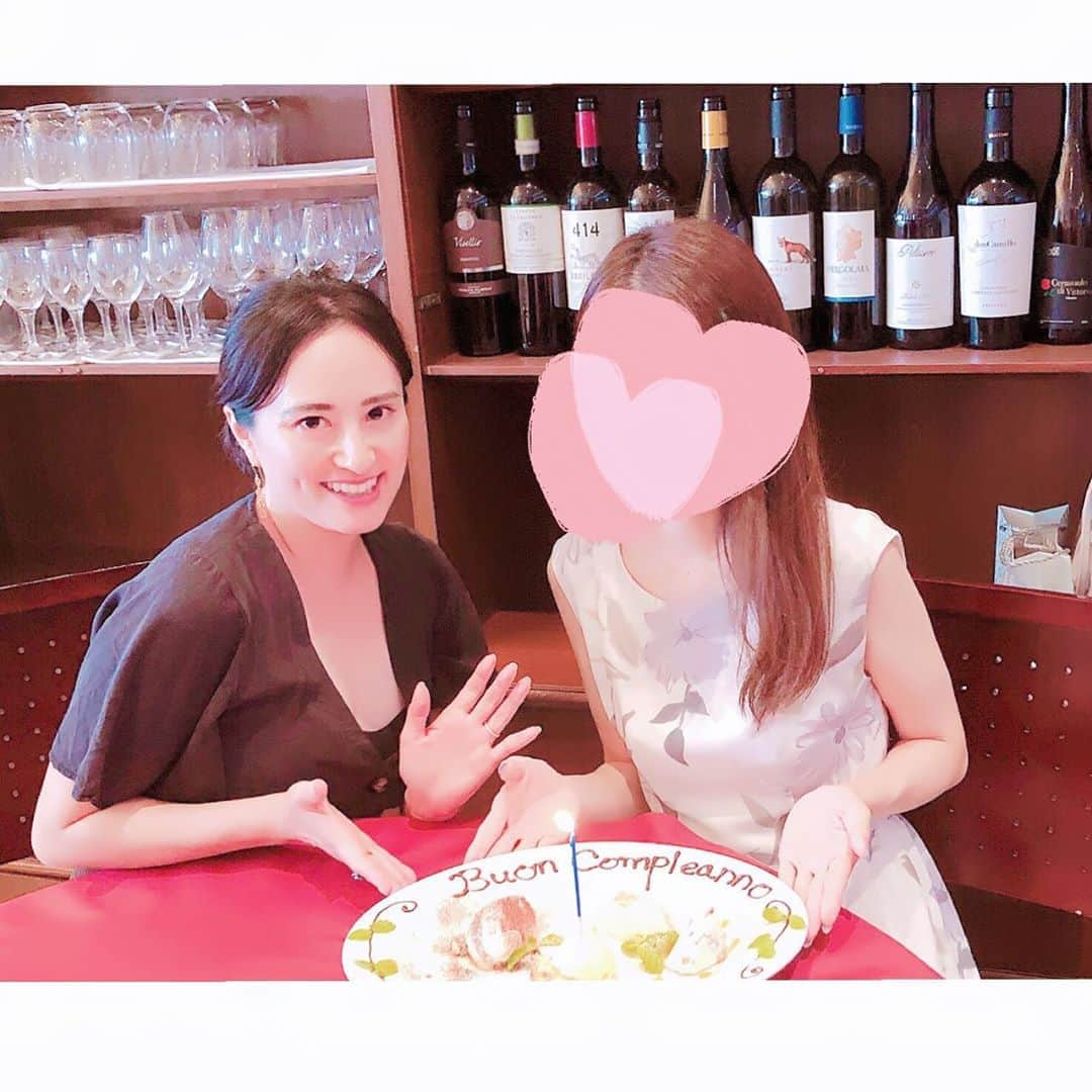 上野真衣のインスタグラム：「ハッピーバースデー🎉🍰 今日も素敵な一日になりすように✨  #お誕生日おめでとう #happybirthday #レッスン後に  #可愛い生徒さん  #素敵な一日になりますように  #beautifuldays」