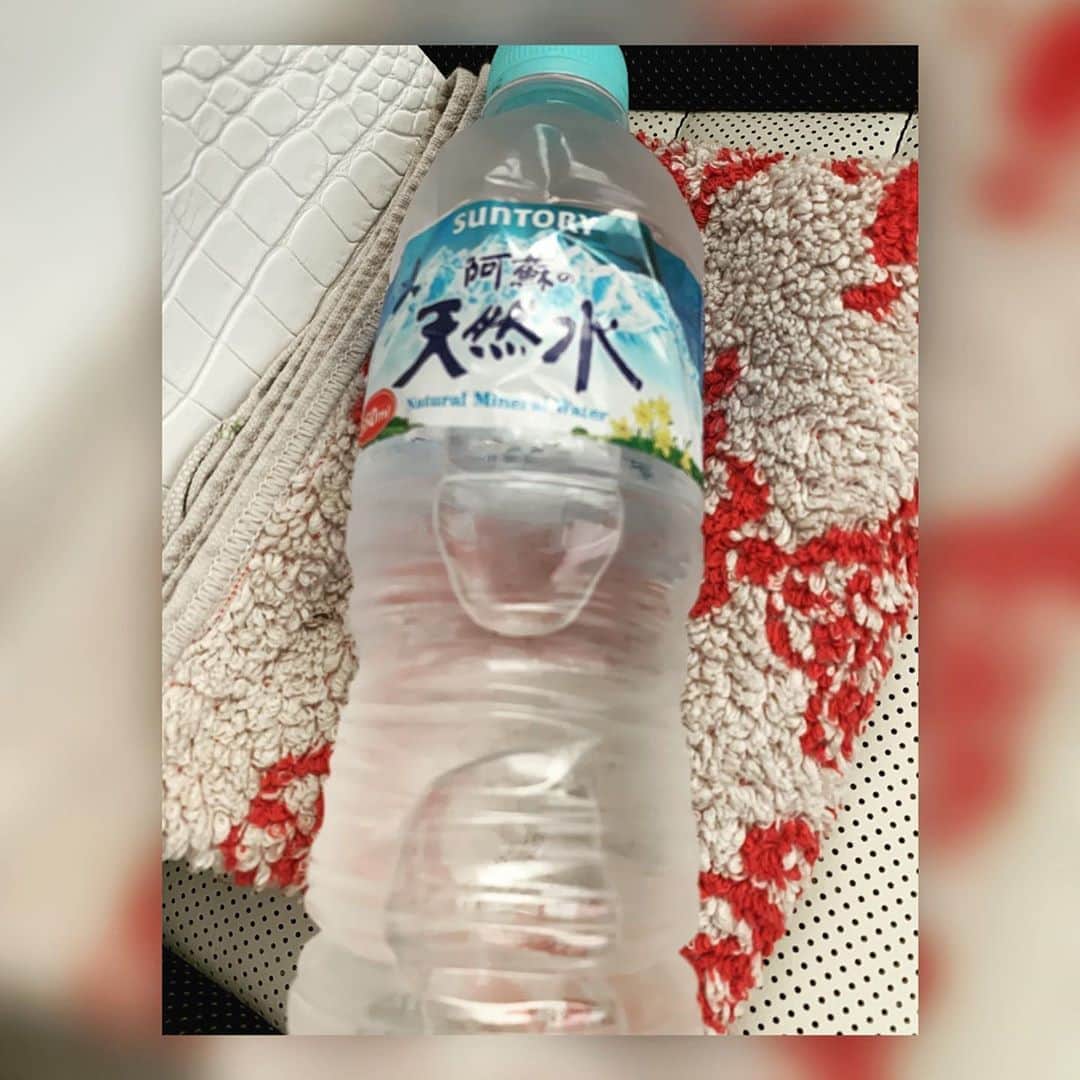 中澤裕子のインスタグラム：「☀️☀️ 今日は台風の影響か 風がちょっと強め  子ども達の夏休みが終わったので ヨガを再開 今日から少しずつ肉体改造 始めるかと、、  がんばるしかない  #ヨガ #初心者 #密は避けて」