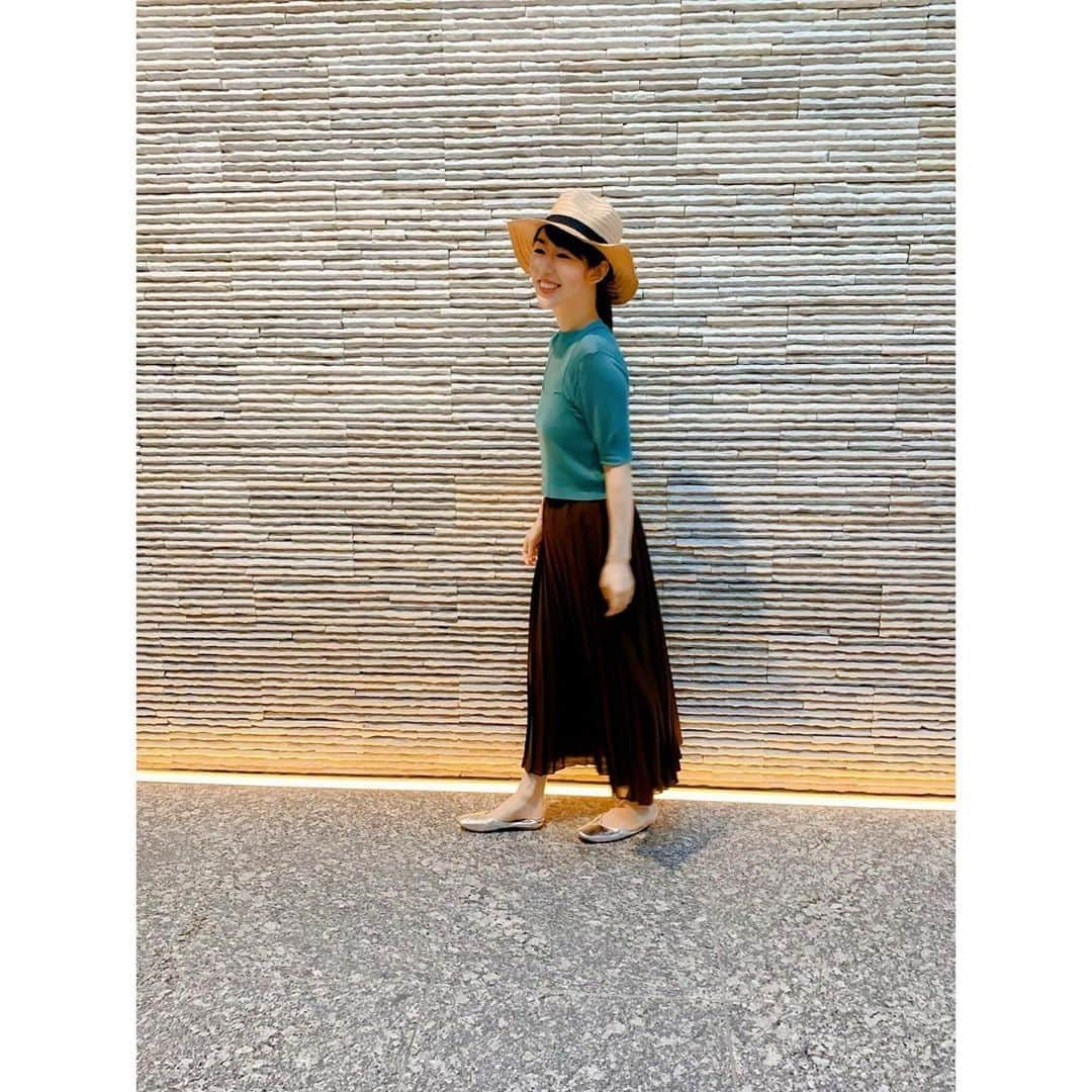 徳山沙季さんのインスタグラム写真 - (徳山沙季Instagram)「. ♡ @uniqlo にbaby用のお買い物に行ったついでに自分用の #シフォンプリーツロングスカート も購入😍 まだまだ暑いけれど、少しでも秋気分を味わいたくてブラウンにしました😆 . @naturalbeautybasic_official のニットビスチェアンサンブルは、　@forsure__official で70%オフで購入できます🙆‍♀️ . プロフィールのURLから購入できます💁‍♀️♡ . . #ハット　: #daiso #スカート　: #uniqlo #ニット　: #naturalbeautybasic  #サンダル　: #outletshoes . . #ootd #uniqloginza2020ss #forsure  #おしゃれさんと繋がりたい #ユニクロスカート族 #ユニクロ購入品 #ユニクロきれいめ部 #stylehint #フォーシュア　#ponte_fashion #mineby3mootd #ママコーデ　#oggi #oggijp #amebaオフィシャルブロガー #mineプチプラ部 #uniqloginza2020fw」8月26日 9時55分 - saki.whitesnow