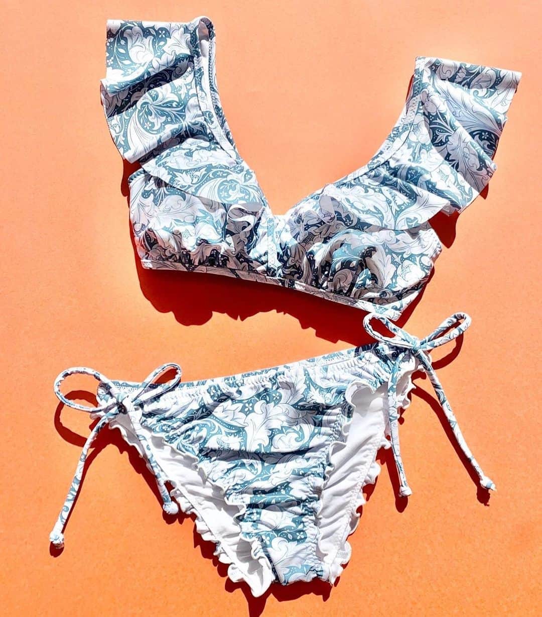 のインスタグラム：「🍊🍊🍊 . . . #peakpine #swimwear」
