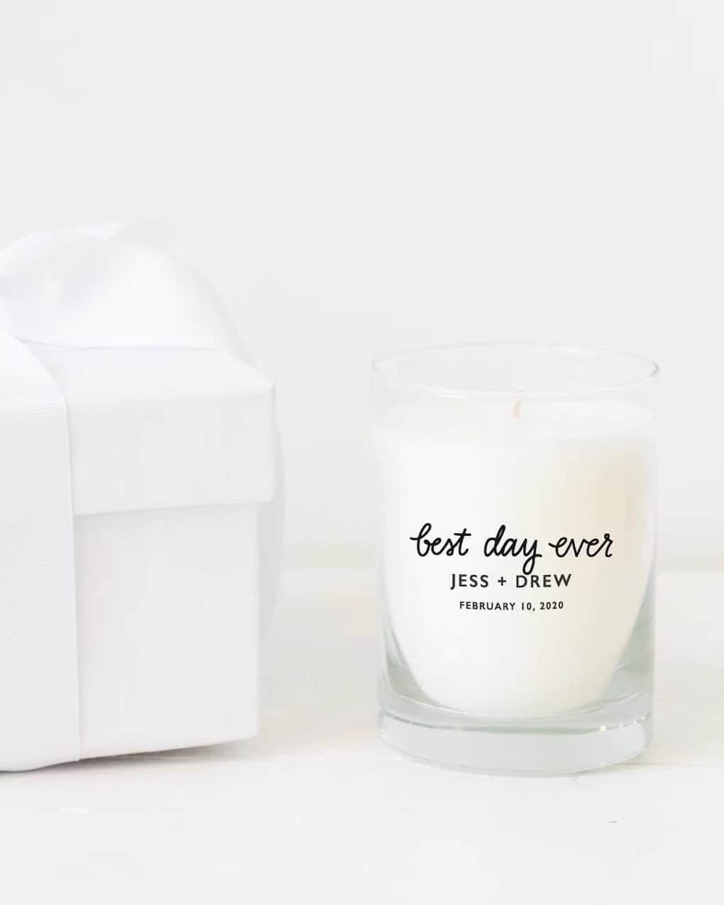 The Little Marketさんのインスタグラム写真 - (The Little MarketInstagram)「Our personalized candles are your favorite gifts to give for a reason. Just find the perfect phrase for the occasion, personalize it with a message, and select your scent. For an extra meaningful touch, top it off with gift wrap.」8月26日 10時00分 - thelittlemarket