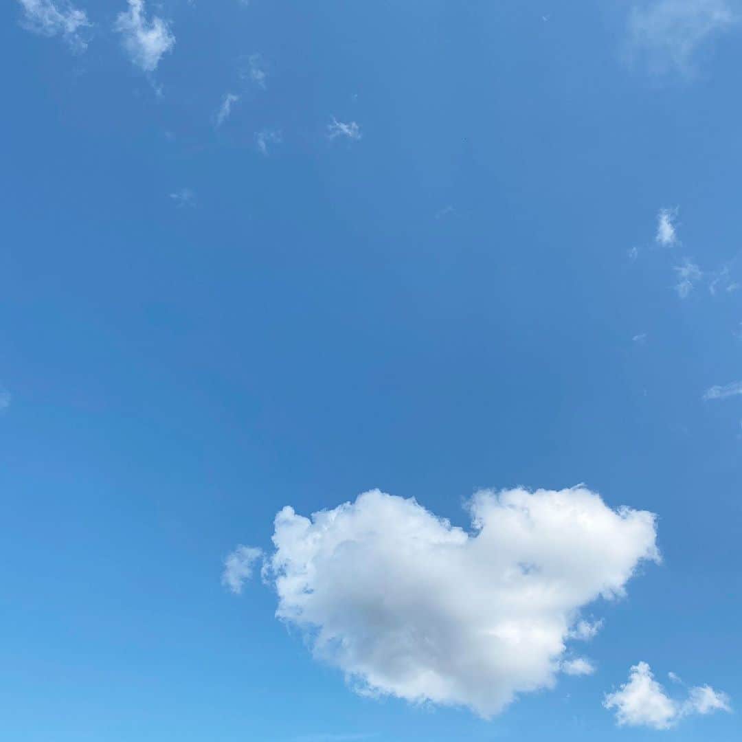 のインスタグラム：「良い事ありますように𓂃💭♡ #雲#♡」