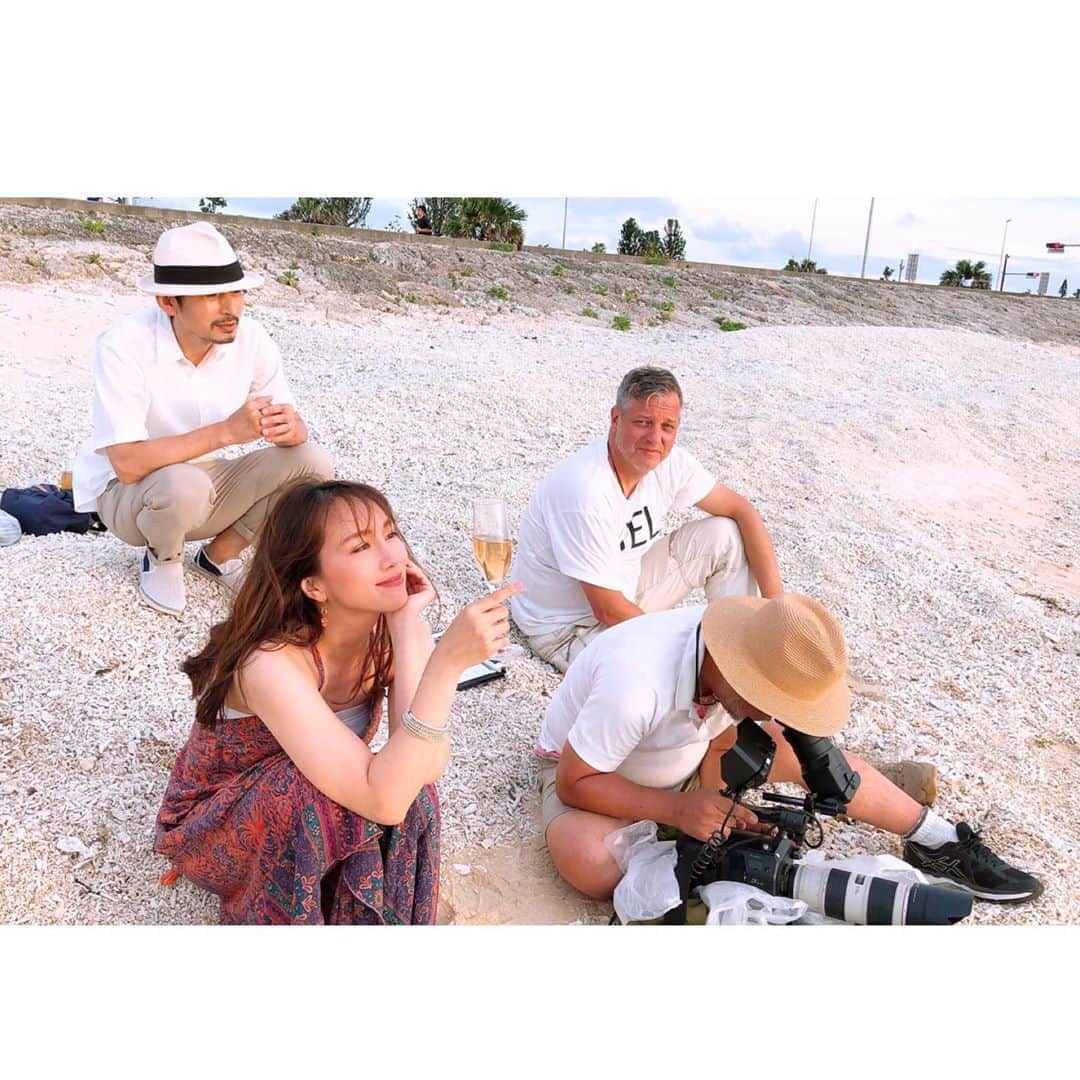 崎山一葉さんのインスタグラム写真 - (崎山一葉Instagram)「>>>🧜‍♀️......  ・ いただいた画像。  広告撮影で 夕景の夕焼け待ちの時だね🌤  …✨🌴  1枚目:マネージャーが撮った1枚。 2枚目:カメラマンさんが不意打ちに撮った1枚。  どちらもありがとうございます😊  #光得瞬 #崎山一葉」8月26日 10時29分 - kazuha_sakiyama