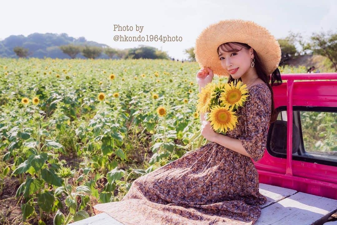 高村みどりさんのインスタグラム写真 - (高村みどりInstagram)「おはよう🌞 念願のひまわり畑で🌻🌈」8月26日 10時30分 - midopi_t