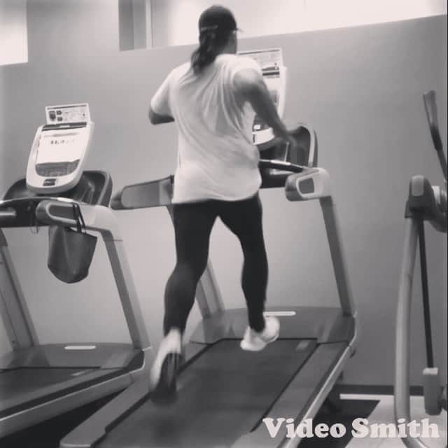 のインスタグラム：「有酸素運動が苦手なんでHIIT風トレーニング🏃‍♂️傾斜15度、速度17㎞が限界かな💦 タバタ式の10秒レストは絶対無理だ...🌀 タカギ式はマイペースに✨🐉✨笑 #training #鷹木式 #prowrestler」