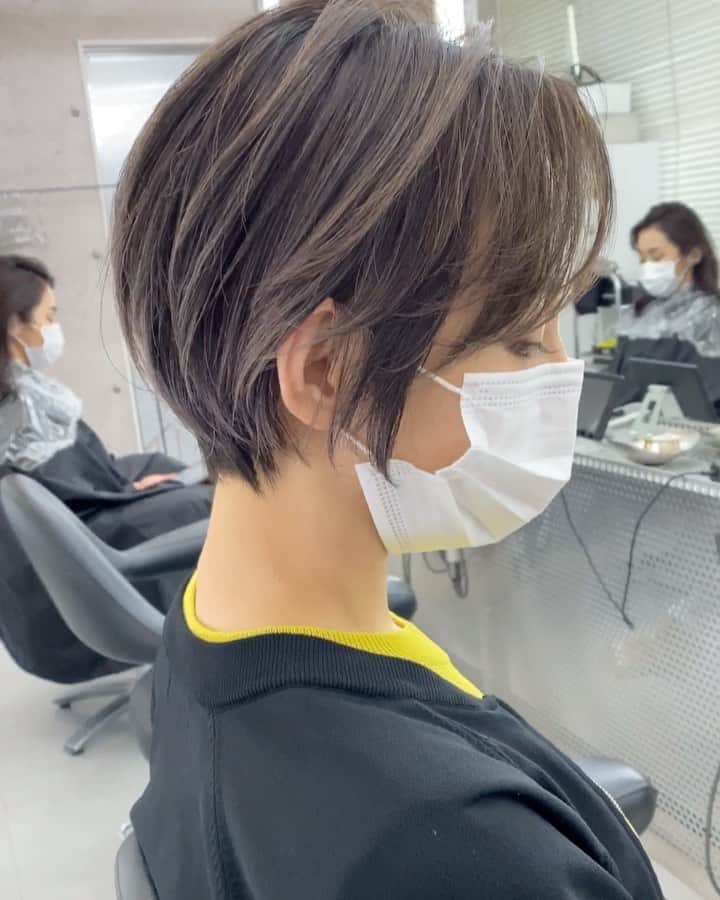 咲希あかねのインスタグラム：「#haircolor #shorthair  #バレイヤージュ にしてもらった🦋  もともと明るすぎて、ムラがあったのにこんなに自然になるなんて✨ 髪が素敵に仕上がると嬉しくなるよね😚 ありがとうございます！  #hairsalon #iki  @tendo_iki   #hair #hairstyle #haircut #balayage  #ショート#ショートヘア #ショートカット #ショートボブ #大人ショート #ヘアカラー #ヘアカット #グラデーションカラー #ハイライト #ローライト #美容室 #カラーリスト」