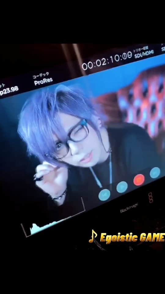 Chiyu のインスタグラム：「Egoistic GAMEオフショット作ってみました。 少しでも気になった人は是非曲聞いてみてくださいませ。 そして知ってる人も改めて見てね(笑)  #CHIYU #EgoisticGAME #オフショット #NoticeofArrival #リール #PENICILLIN #gremlins #ベース #ボーカル #ソロ」