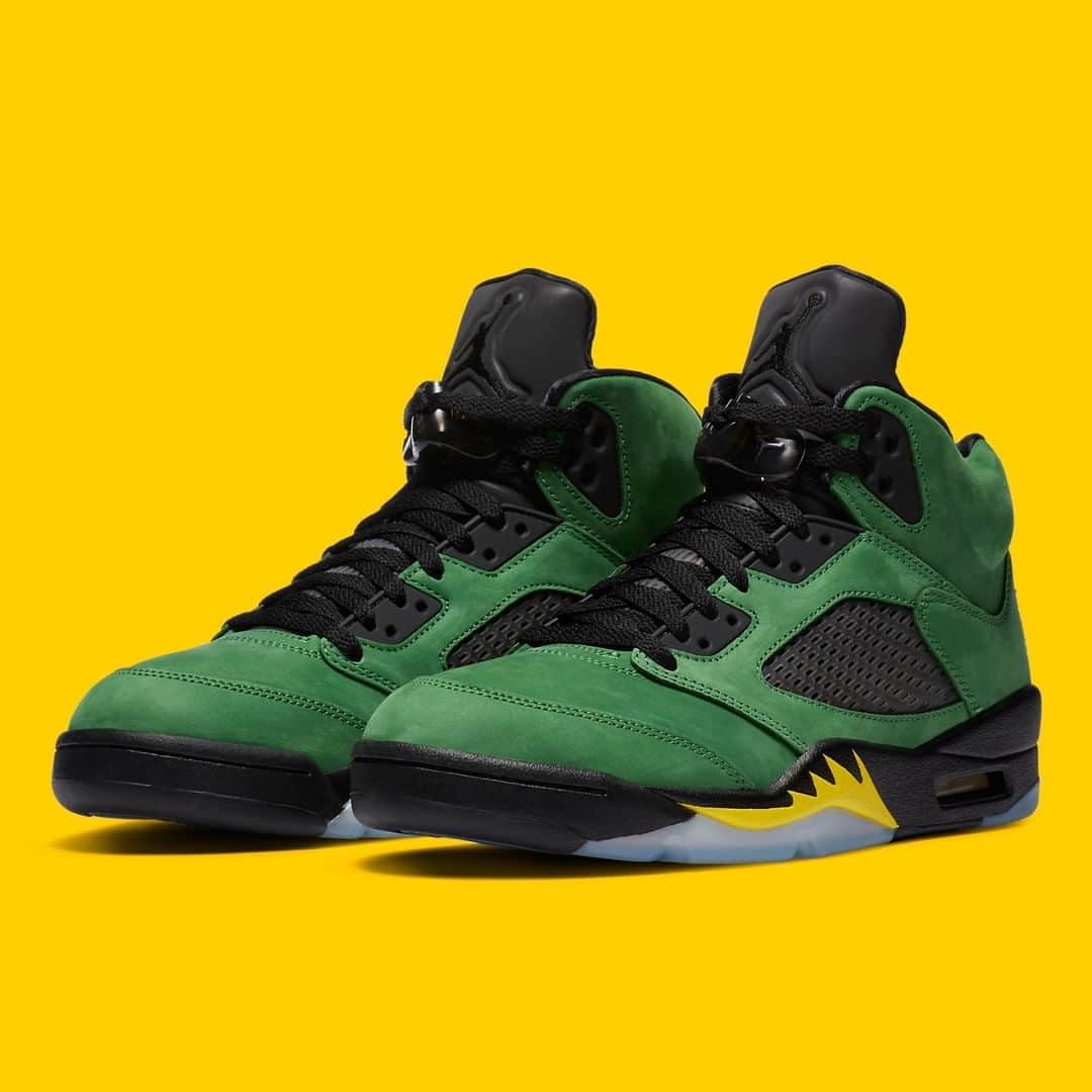 Sneaker Newsさんのインスタグラム写真 - (Sneaker NewsInstagram)「Official images of the Air Jordan 5 Retro SE "Oregon" have surfaced ahead of the September 12th release date. These are too clean! Link in bio to get a full detailed look.」8月26日 11時01分 - sneakernews