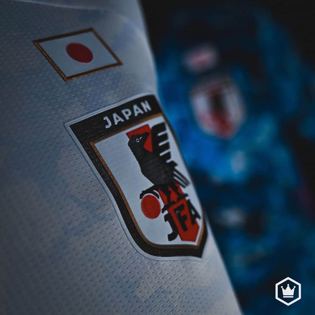 サッカーキングさんのインスタグラム写真 - (サッカーキングInstagram)「. ホーム＆アウェイで『日本晴れ（ニッポンバレ）』完結！ . ひとりひとりの選手やサポーターが見てきた空がひとつにつながり、雲ひとつない最高の⻘空“日本晴れ”に向かっていくホームユニフォームに対し、新アウェイユニフォームは、“日本晴れ”のもう一つの意味である、“迷いのない澄み切った心模様“をイメージ。 . 📷Photo by @shimpeei（SOCCERKING） . #日本代表 #daihyo #日本晴れ #侍魂 #🇯🇵 #アディダス #adidas #ユニフォーム #uniform #kit #footballshirt #サッカー #football #⚽」8月26日 11時22分 - soccerkingjp