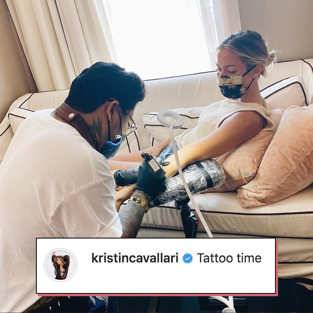 E! Onlineさんのインスタグラム写真 - (E! OnlineInstagram)「New chapter, new ink. 🦋 Link in bio for the special tributes behind Kristin Cavallari's multiple tattoos. (📷: Instagram)」8月26日 11時46分 - enews