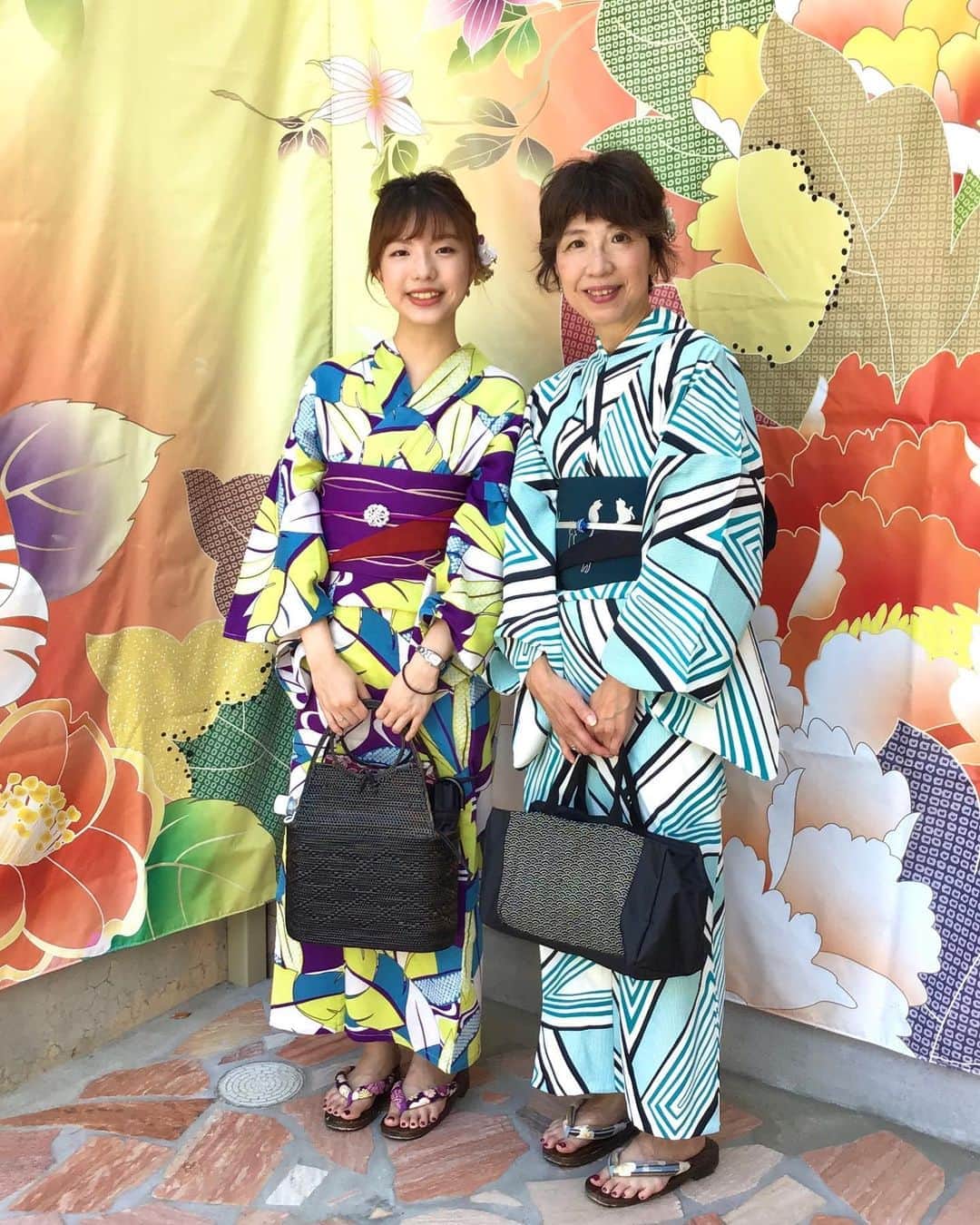 金沢着物レンタルshop心結〜kokoyui〜のインスタグラム：「親子旅👘❣️ . 親子で楽しくお出かけになられてとってもほっこりしました☺️💕 . ⚫︎金沢駅前 着物レンタル心結(ここゆい)  ⚫︎営業時間 : 9:00〜18:00 ⚫︎address : 金沢市本町1-3-39 ⚫︎tell : 076-221-7799 ⚫︎金沢駅から徒歩5分  ⚫︎コインパーキング補助あり  心結の着物一覧▶@kokoyui_kimono 振袖や袴はこちら▶@kokoyui_furisode 七五三やお子さんの着物はこちら▶@kokoyui753 . #浴衣 #浴衣ヘアアレンジ #浴衣レンタル  #浴衣コーデ  #浴衣美人 #浴衣男子 #ゆかた」