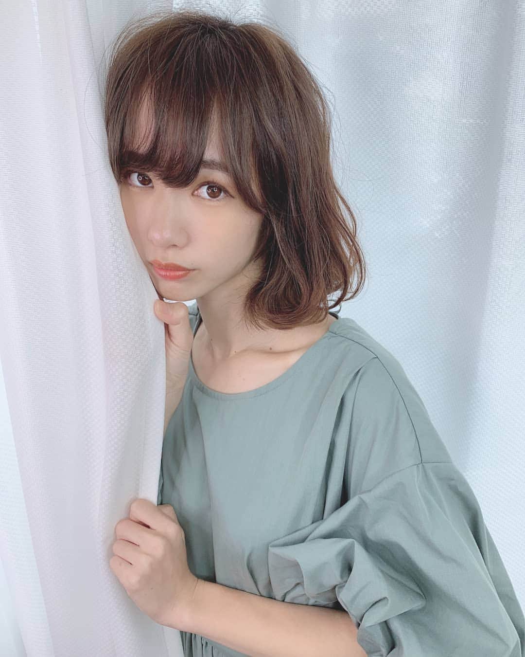 菅原京香のインスタグラム：「2020.08.26🌻  昨日のサロモデータ400枚ほど頂いたので何枚か投稿していきます😍  実は、今までの投稿、ほとんど中学か高校の時の写真でした📷😱💦  バレてないと思ってたのですが、結構バレてました。(笑)  これからは、最近の写真投稿していきます😃✌️  dress... @redyazel」