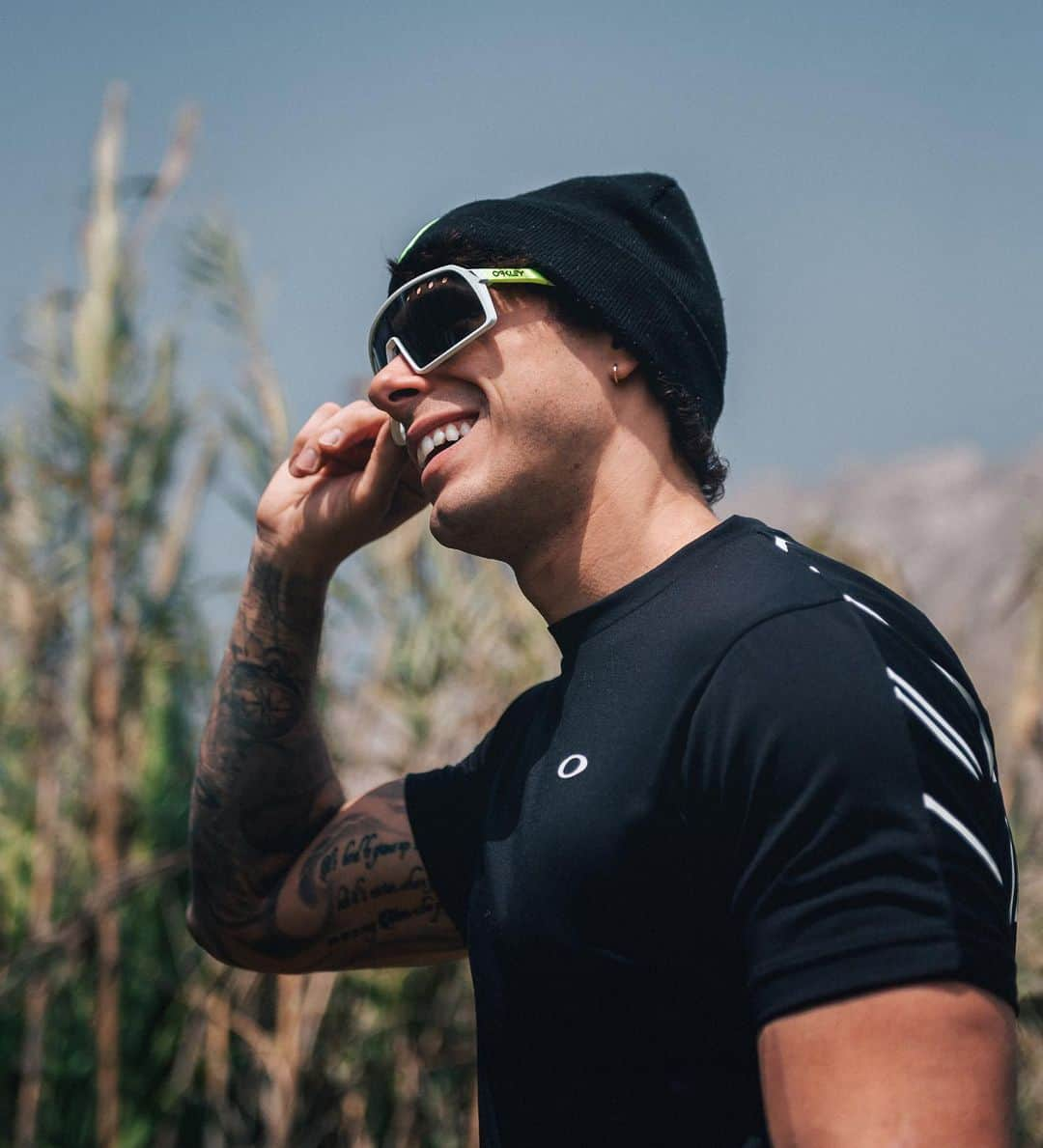 Hugo Garciaさんのインスタグラム写真 - (Hugo GarciaInstagram)「No pares hasta que estés orgulloso 🤙🏽🖤    -  No saben lo que es la nueva colección que llegó a @oakleyperu 🔥🔥」8月26日 12時14分 - hugogarcia