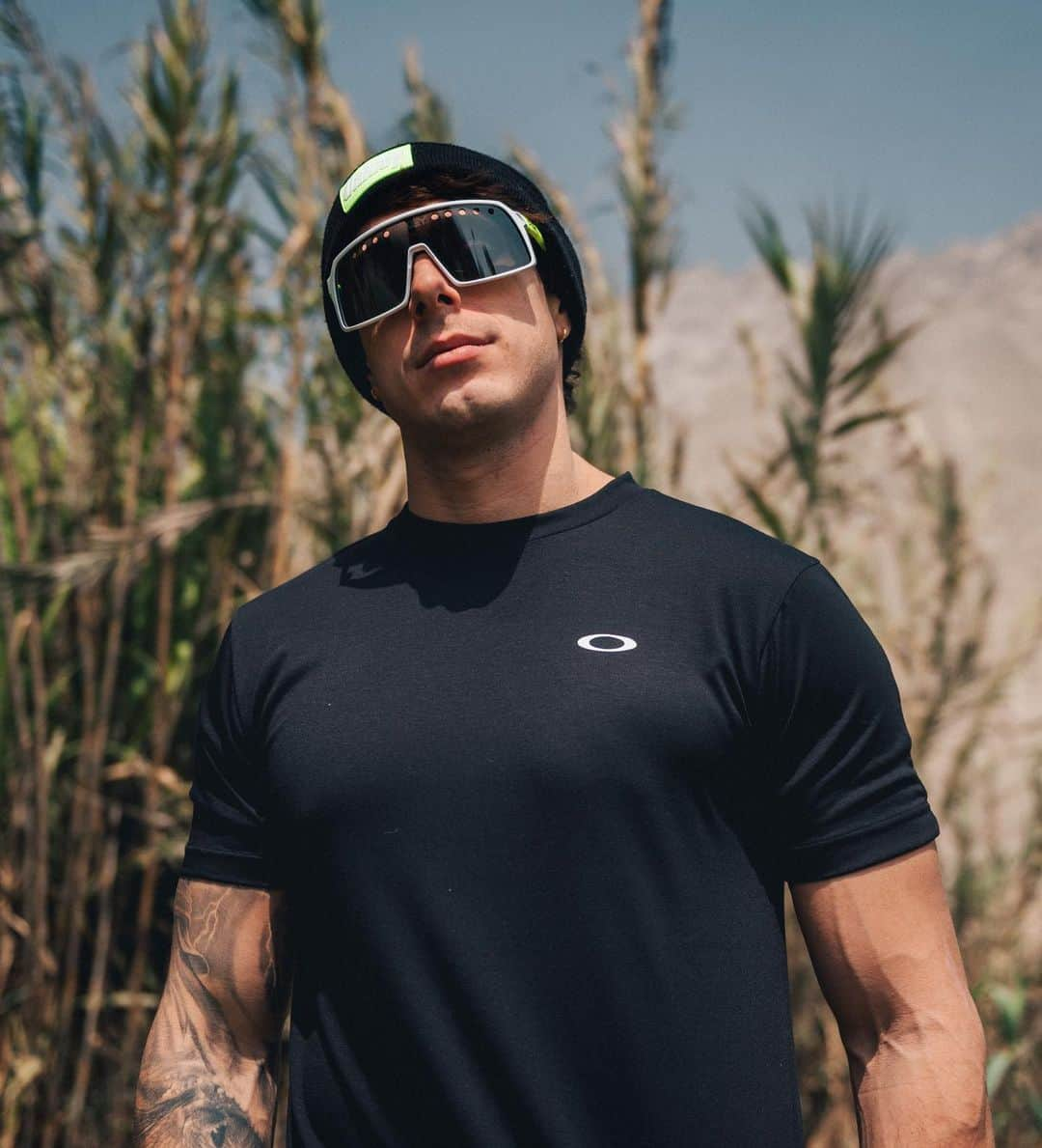 Hugo Garciaさんのインスタグラム写真 - (Hugo GarciaInstagram)「No pares hasta que estés orgulloso 🤙🏽🖤    -  No saben lo que es la nueva colección que llegó a @oakleyperu 🔥🔥」8月26日 12時14分 - hugogarcia