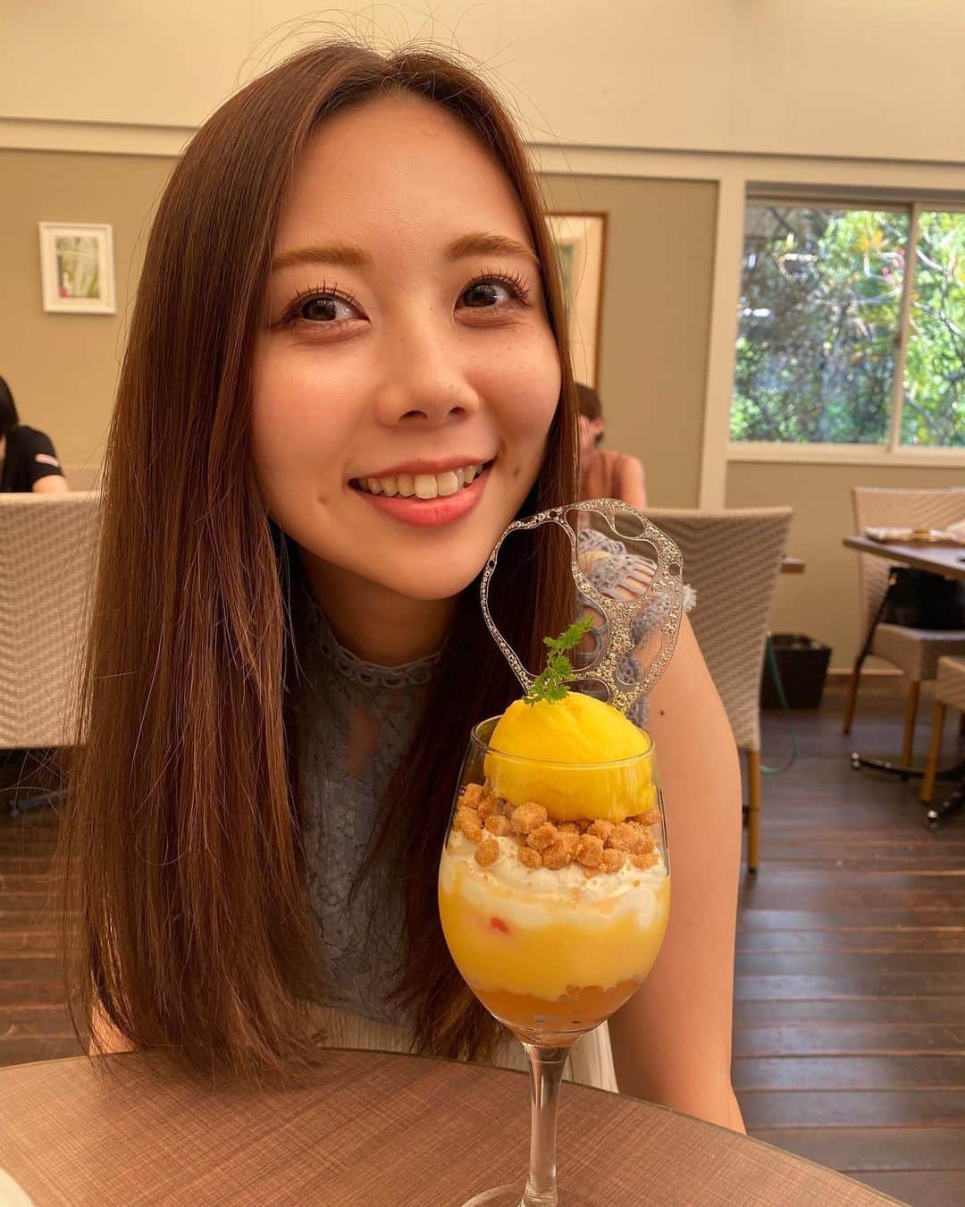 西村季里子さんのインスタグラム写真 - (西村季里子Instagram)「・  夏バテとかあまりしないんだけど、 さすがにこの日暑すぎて お店入ったものの食欲がなくなって 唯一あったサッパリ系パフェ食べた🍨  ら、すぐ回復した🙋🏻‍♀️🙋🏻‍♀️🙋🏻‍♀️  痩せたいけど食べたいし 食べたいけど痩せたいし 困ってる！(痩せろ)  #夏バテ #パフェ #食べれるんかい #canalcafe  #飯田橋 #痩せたいけど食べたい  ↑このタグ7万件だってみんな仲間じゃん」8月26日 12時16分 - kiriko_nishimura