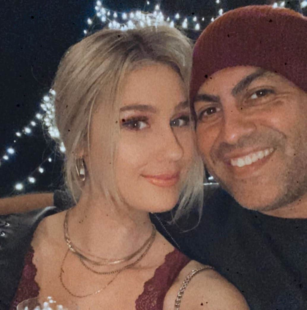 E! Onlineさんのインスタグラム写真 - (E! OnlineInstagram)「#SiestaKey star Madisson Hausburg is engaged to longtime boyfriend and former producer, Ish! Link in bio for her castmates' reactions, plus a look at her 💍. (📷: Instagram)」8月26日 12時27分 - enews