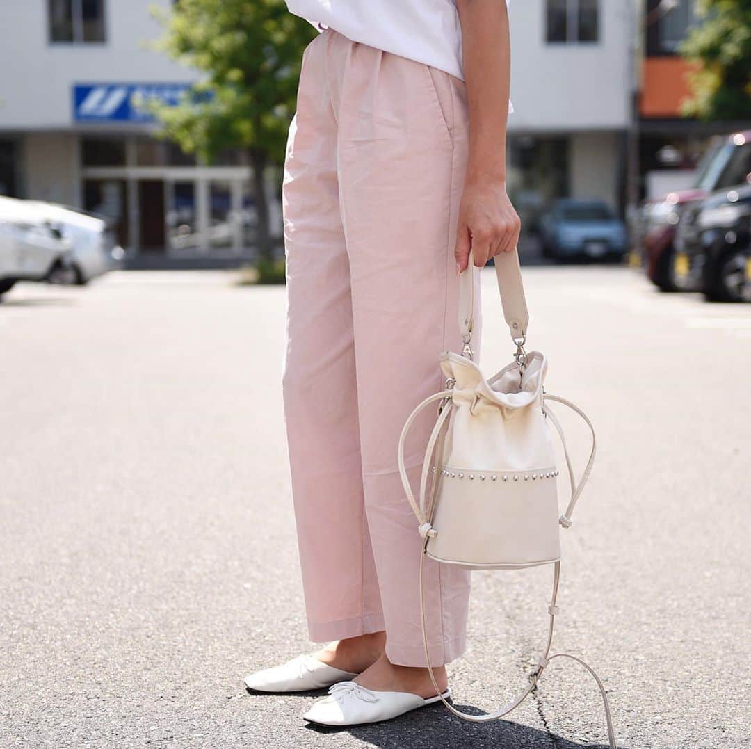 Keikooooooのインスタグラム：「🤍🤍💖 毎日持ってる @dolce._official のバッグと最近買った @zara のミュールが使える😻🌟 めちゃめちゃ焼けたなぁ👱🏽‍♀️💪🏽💦 . #ママコーデ #シンプルコーデ #mite」