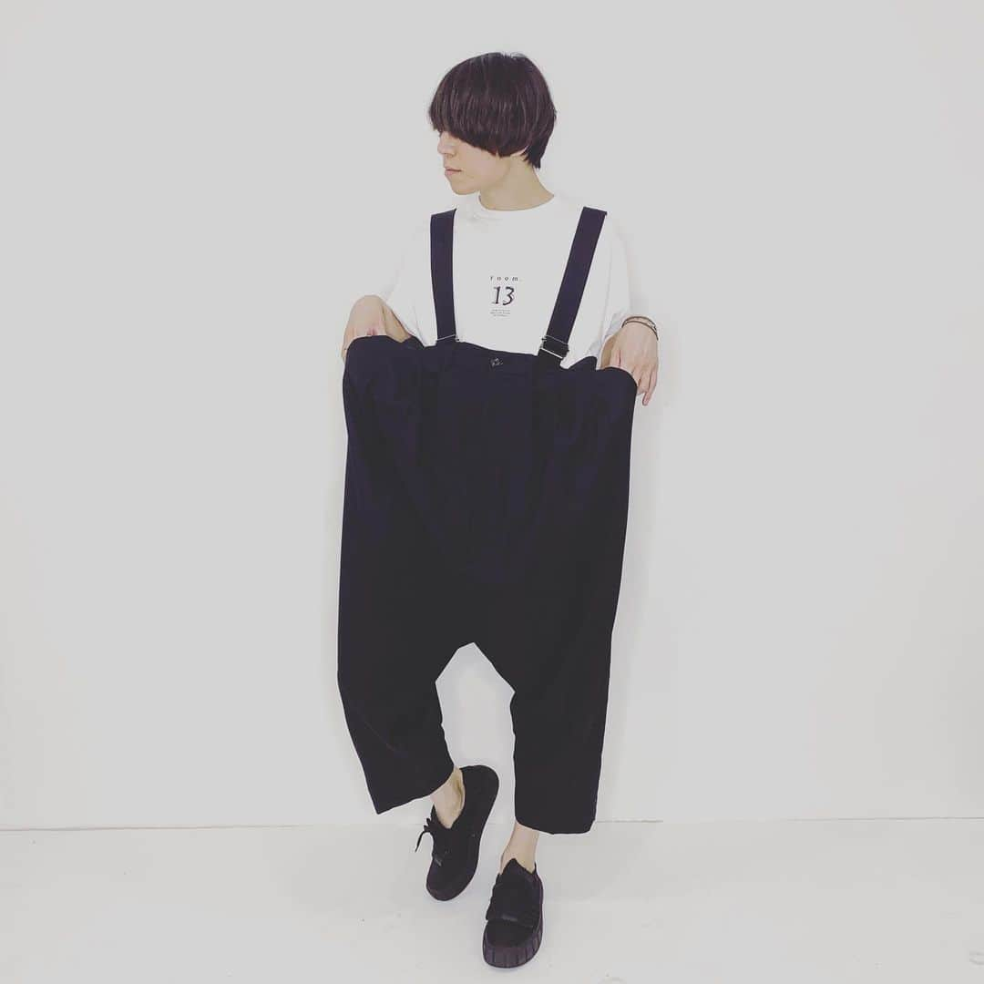 秋月琢登のインスタグラム：「◎ 多分、もう1人入れる。 #fashion #apparel #selfie #ShotoniPhone #room13」